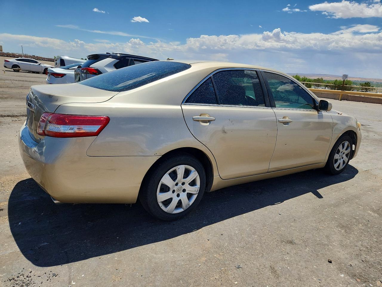 2011 Toyota Camry Xle Gold vin: 4T1BF3EK2BU633027