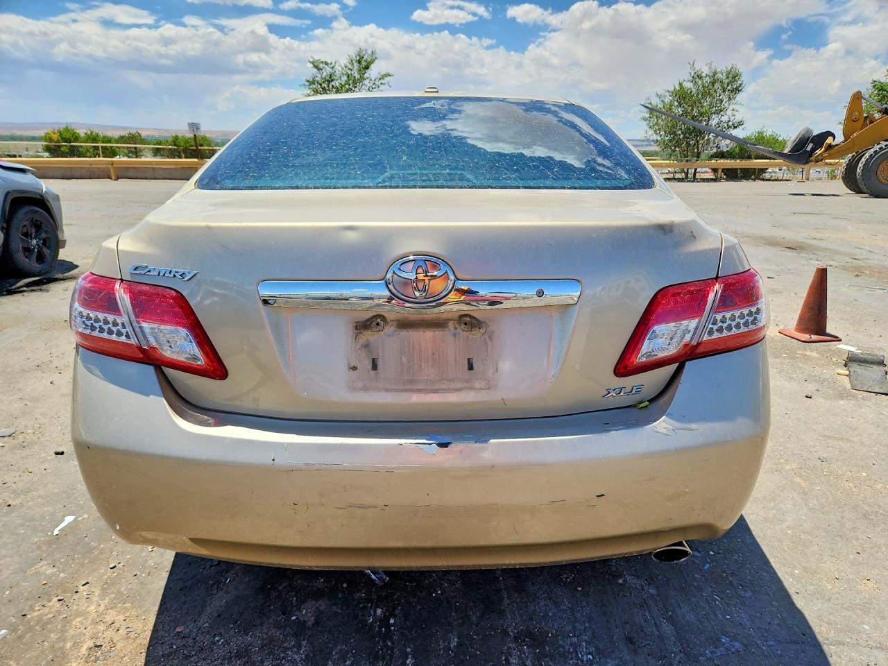2011 Toyota Camry Xle Gold vin: 4T1BF3EK2BU633027