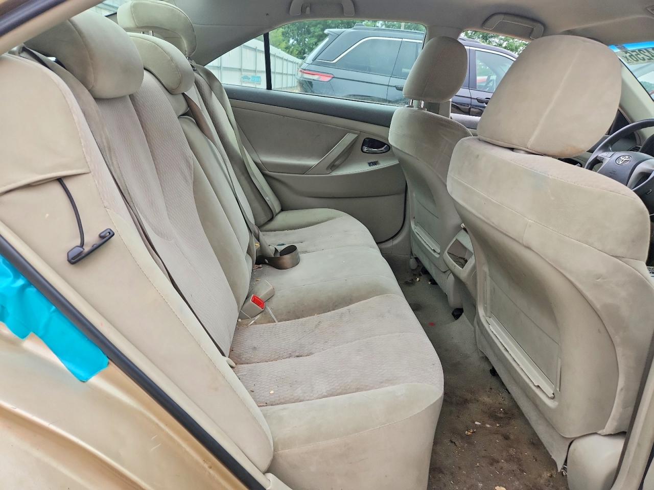 2011 Toyota Camry Le Gold vin: 4T1BF3EK2BU637546