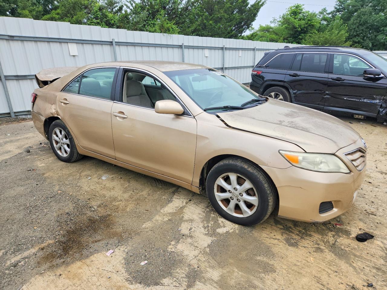 2011 Toyota Camry Le Gold vin: 4T1BF3EK2BU637546