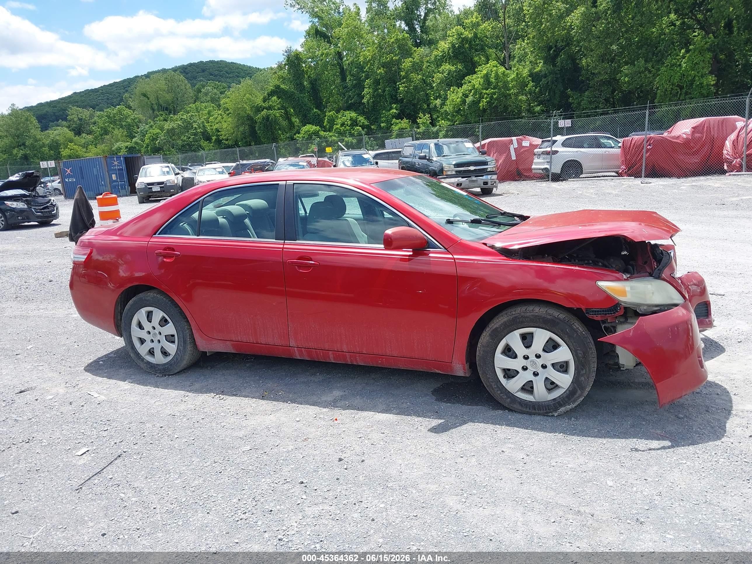 2011 Toyota Camry Le Красный vin: 4T1BF3EK2BU639474