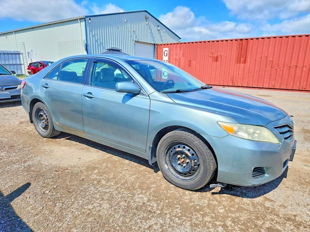 2011 Toyota Camry Base Зеленый vin: 4T1BF3EK2BU641967