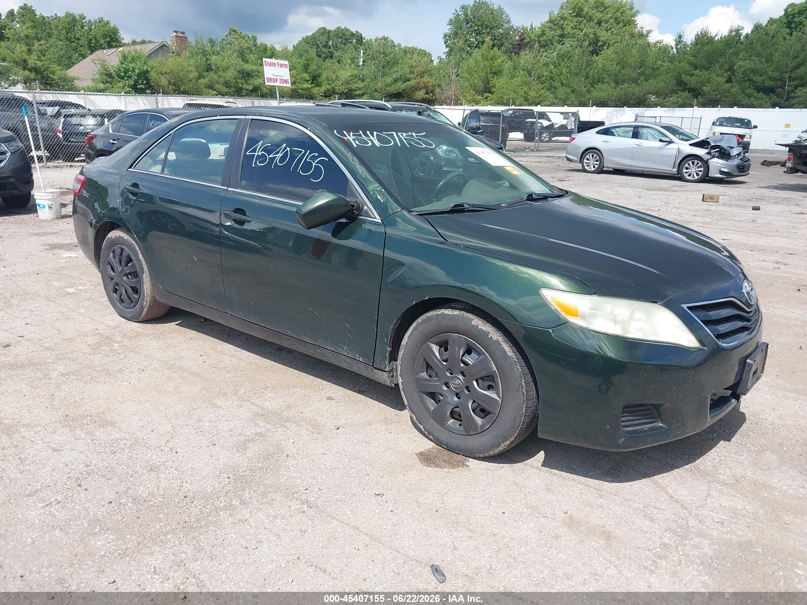 2011 Toyota Camry Le Green vin: 4T1BF3EK2BU643315