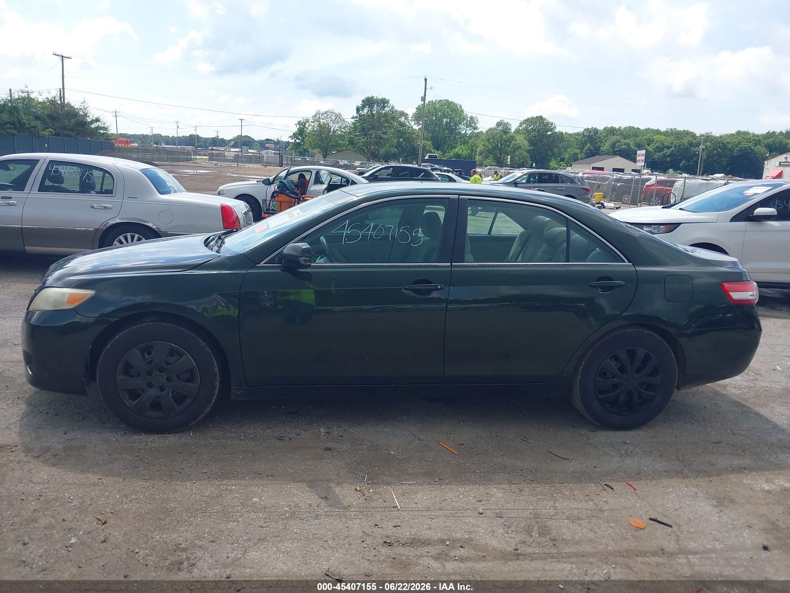 2011 Toyota Camry Le Green vin: 4T1BF3EK2BU643315