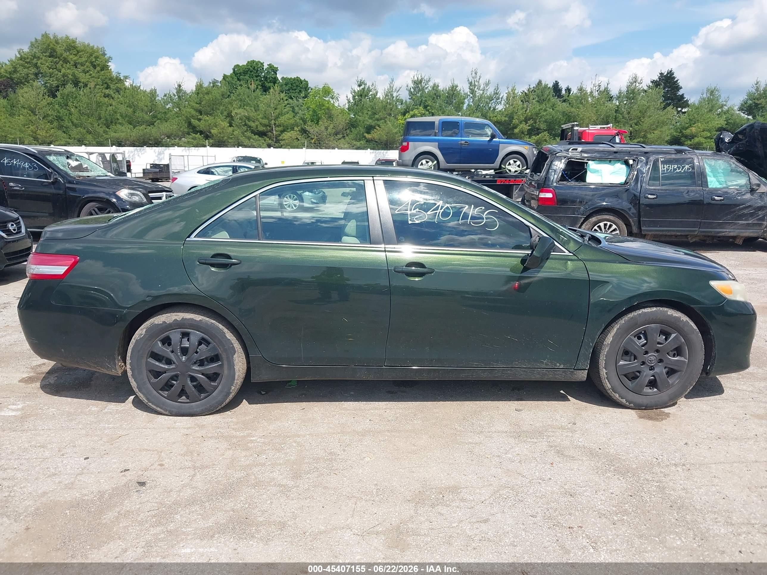 2011 Toyota Camry Le Green vin: 4T1BF3EK2BU643315