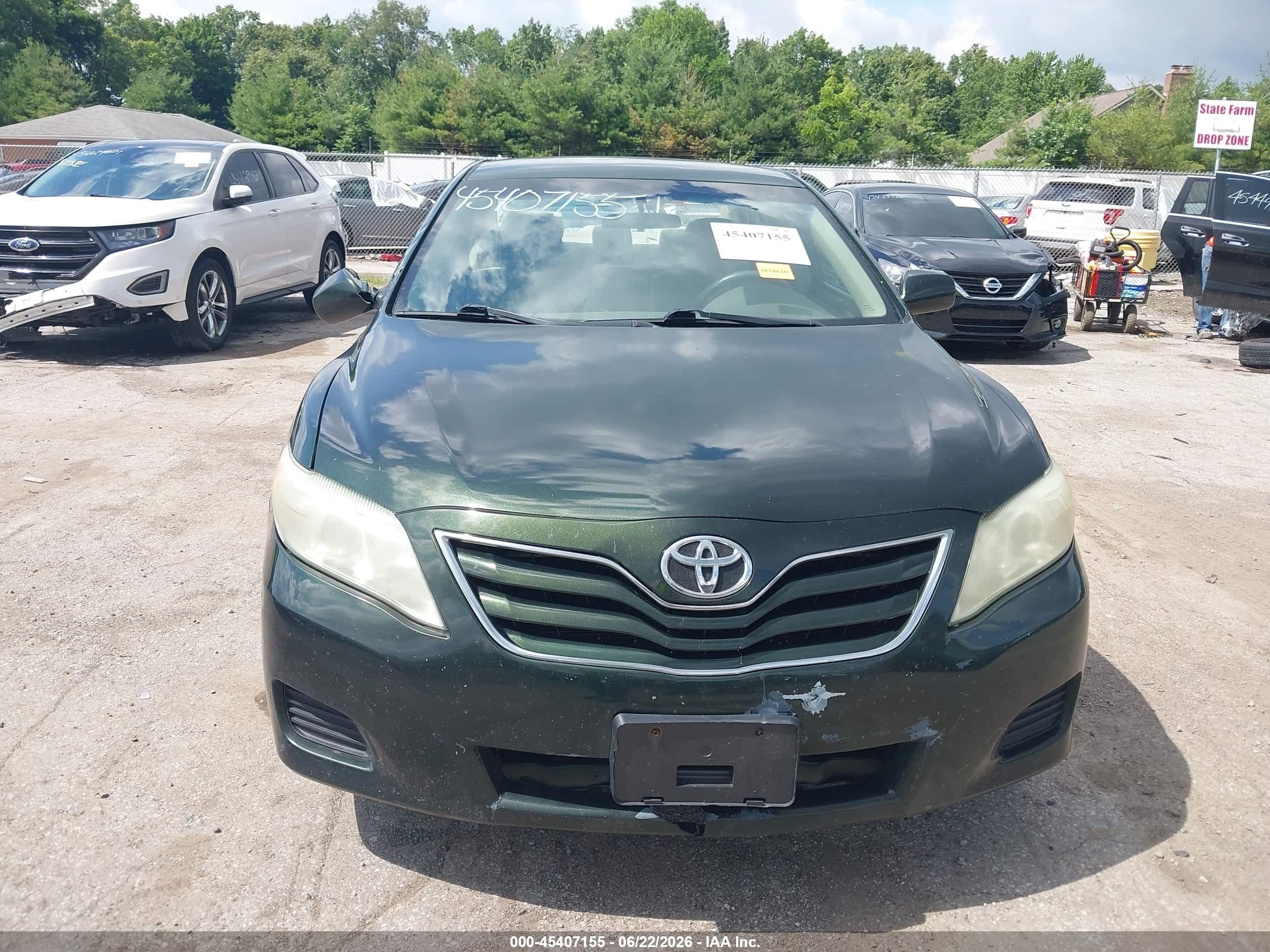 2011 Toyota Camry Le Green vin: 4T1BF3EK2BU643315