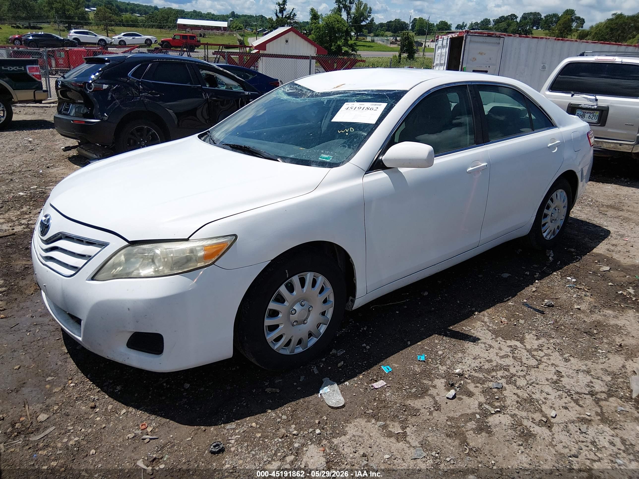2011 Toyota Camry Le White vin: 4T1BF3EK2BU645730