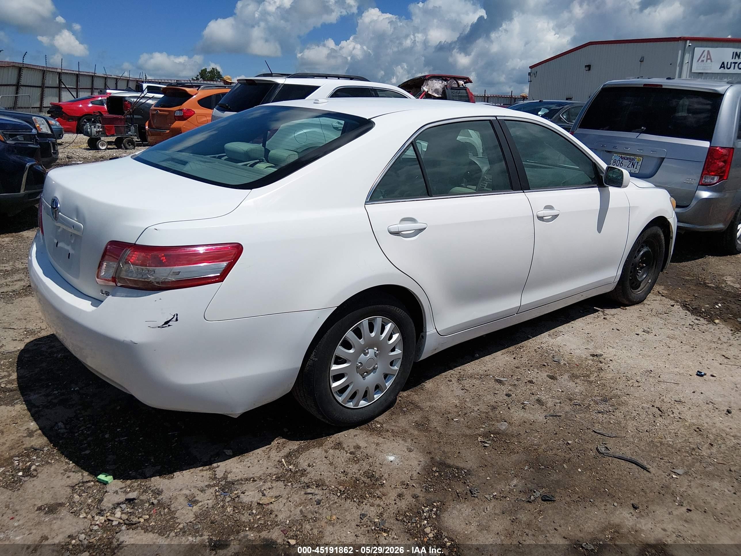 2011 Toyota Camry Le White vin: 4T1BF3EK2BU645730