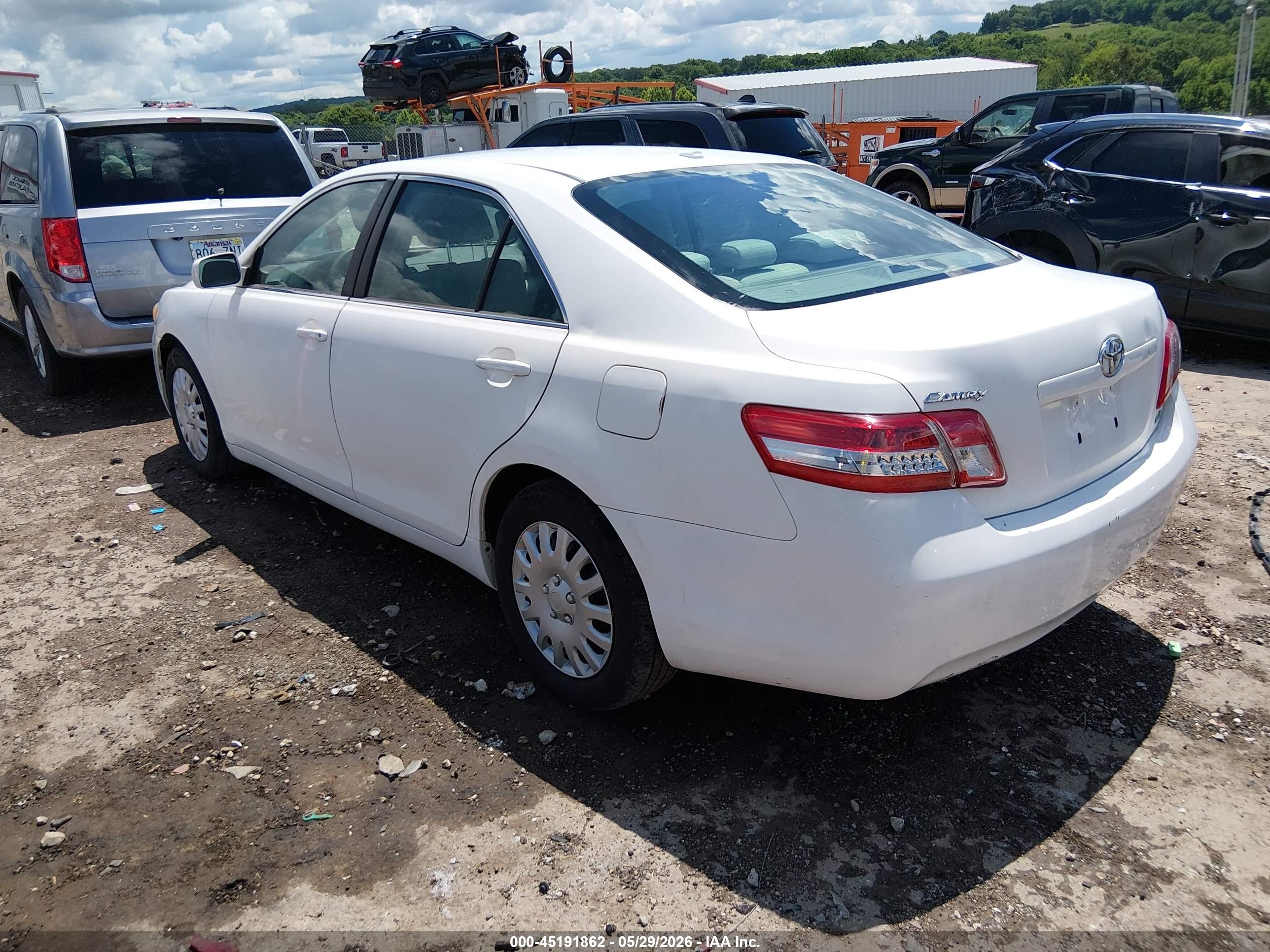2011 Toyota Camry Le White vin: 4T1BF3EK2BU645730