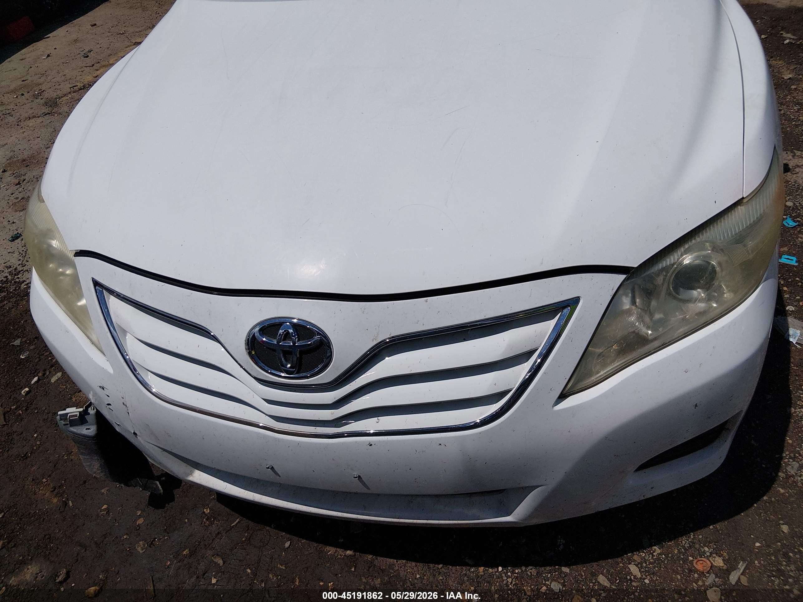 2011 Toyota Camry Le White vin: 4T1BF3EK2BU645730