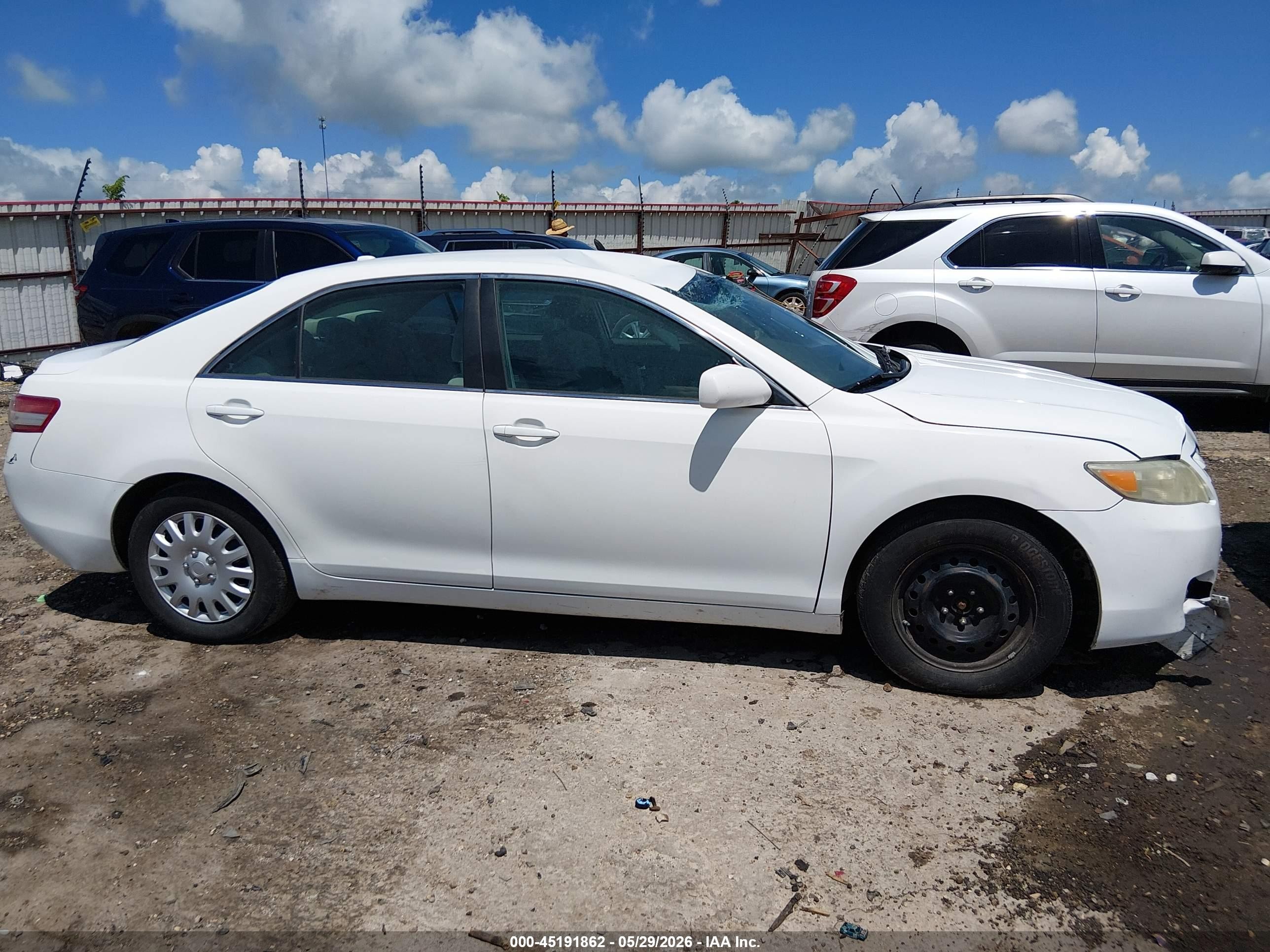 2011 Toyota Camry Le White vin: 4T1BF3EK2BU645730