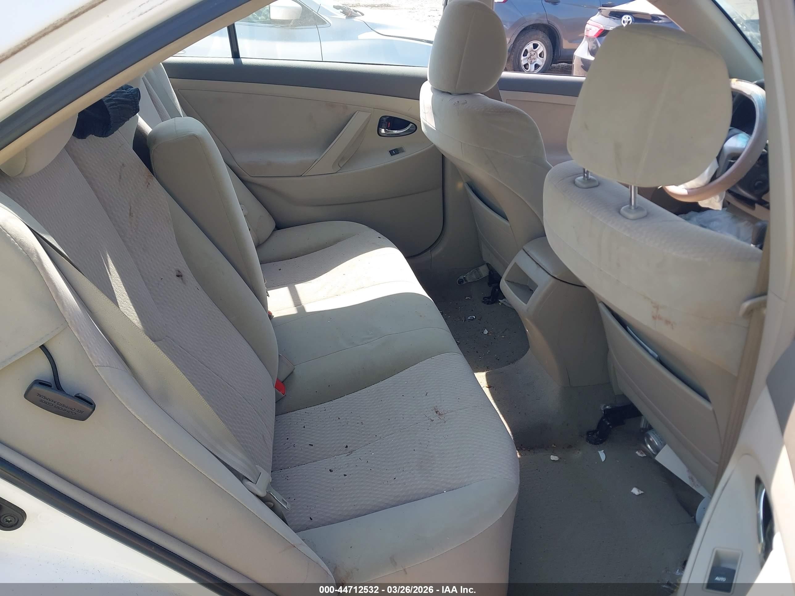 2011 Toyota Camry   White vin: 4T1BF3EK2BU646294