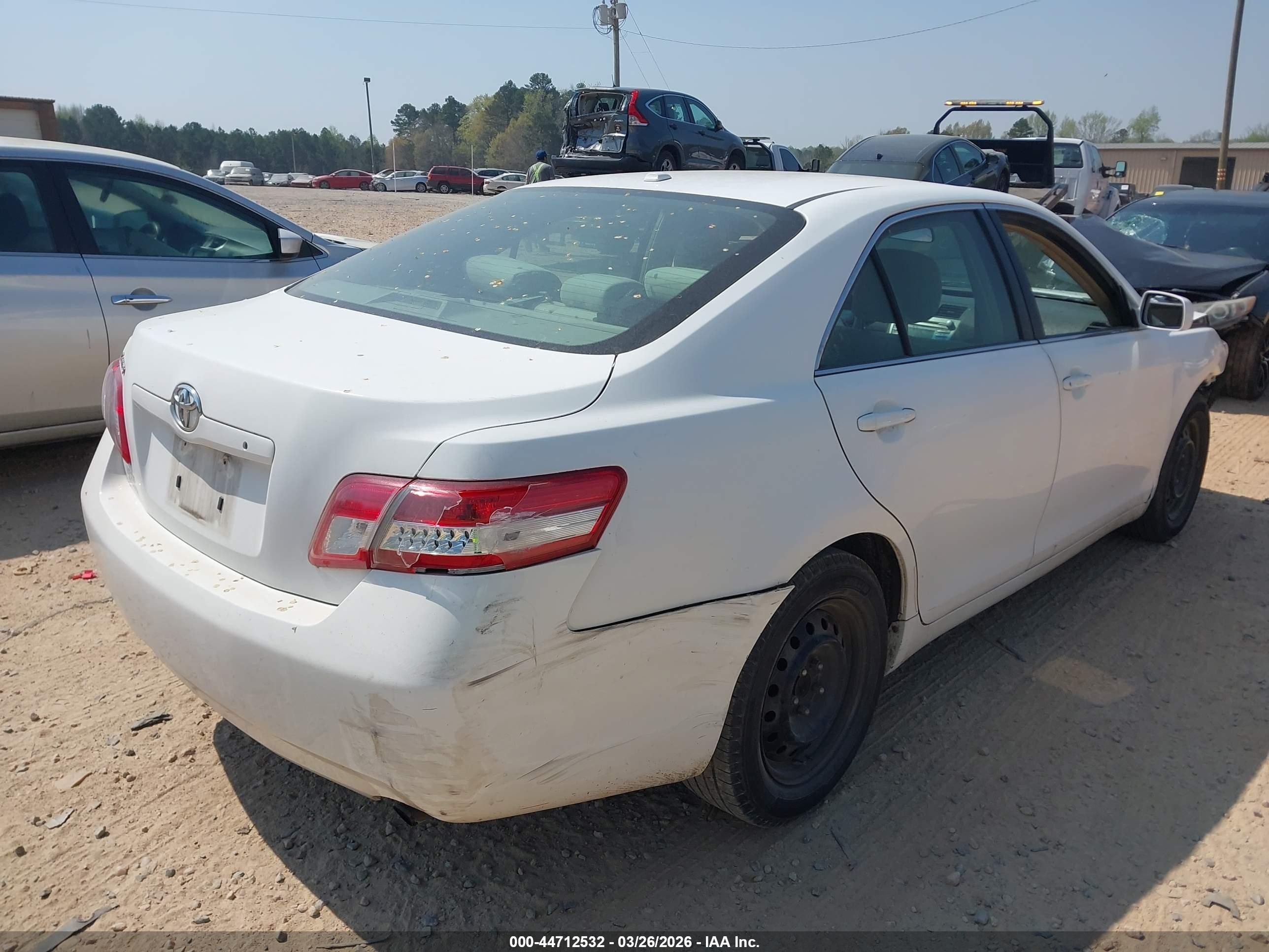 2011 Toyota Camry   White vin: 4T1BF3EK2BU646294