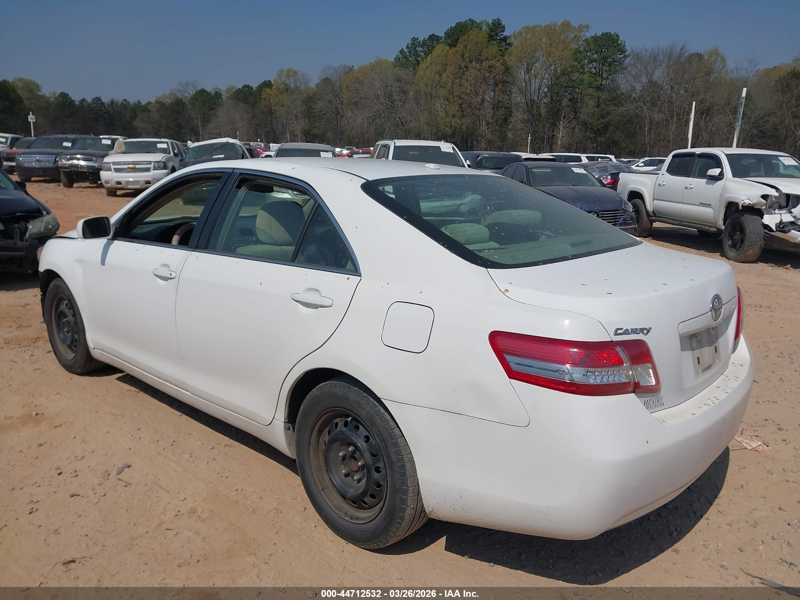2011 Toyota Camry   White vin: 4T1BF3EK2BU646294