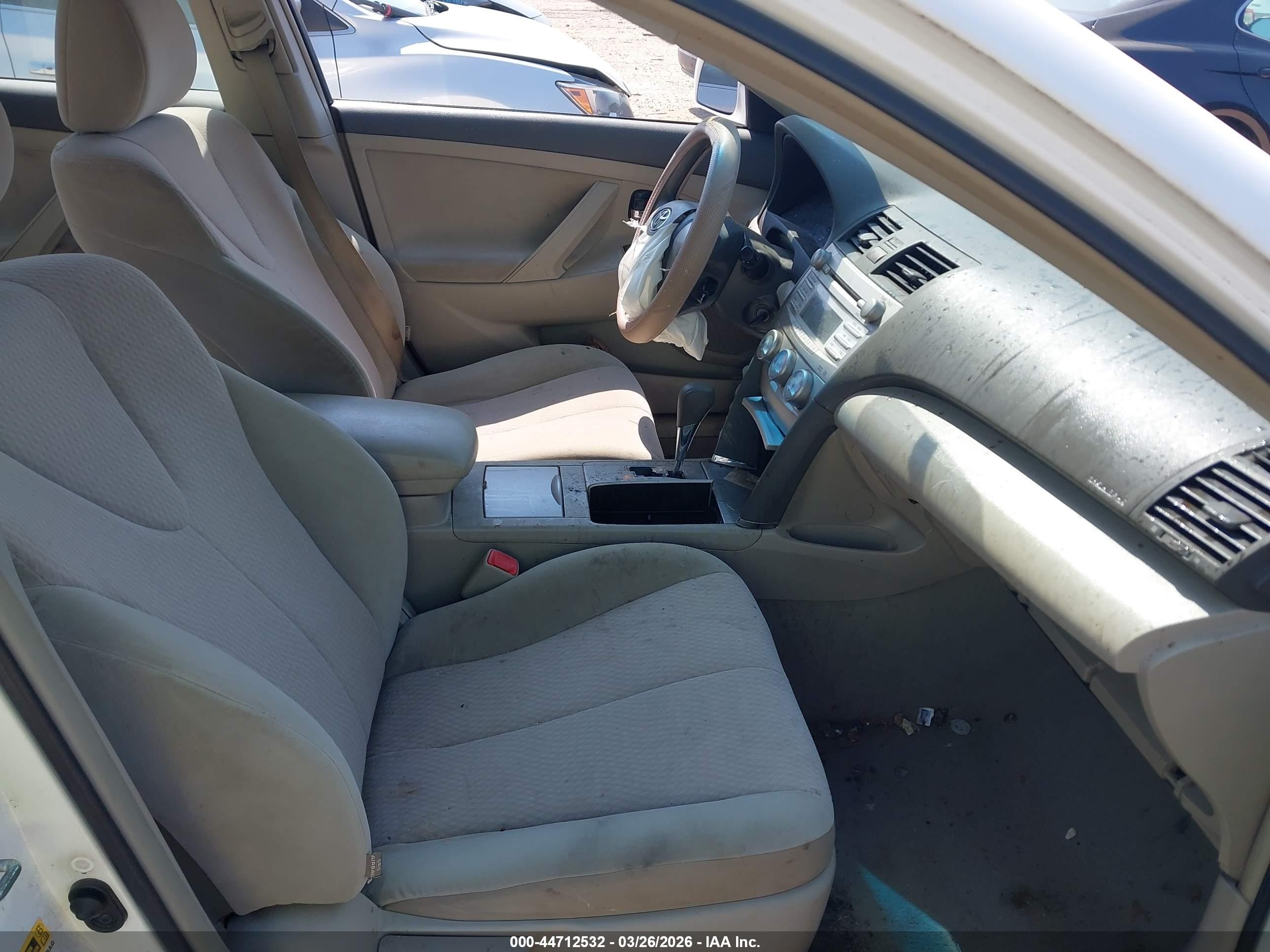 2011 Toyota Camry   White vin: 4T1BF3EK2BU646294