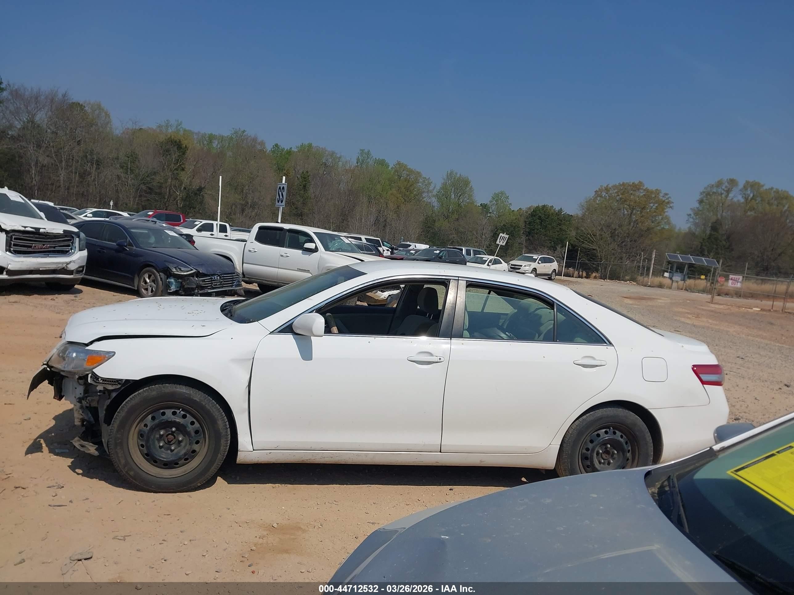 2011 Toyota Camry   White vin: 4T1BF3EK2BU646294