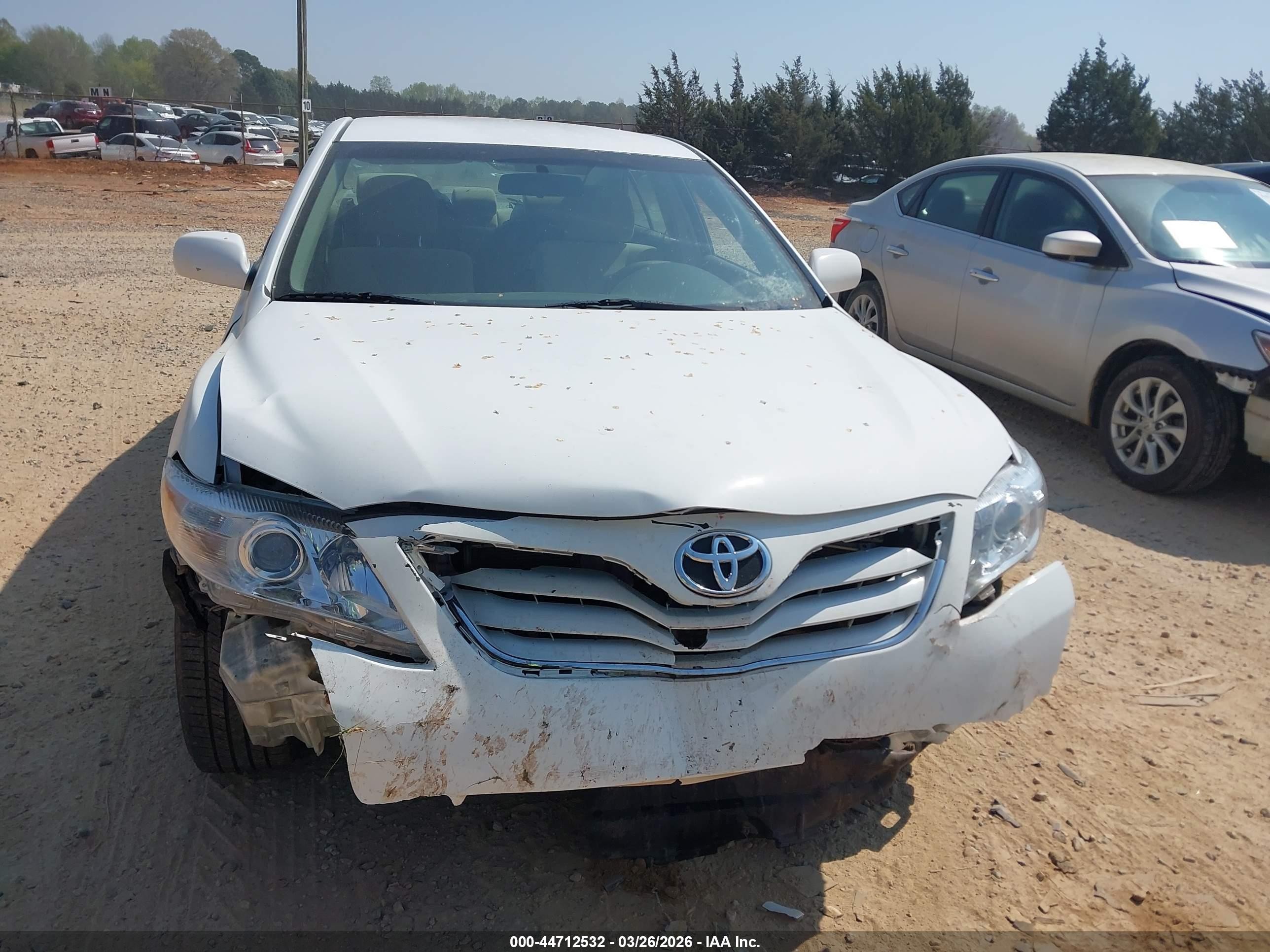 2011 Toyota Camry   White vin: 4T1BF3EK2BU646294