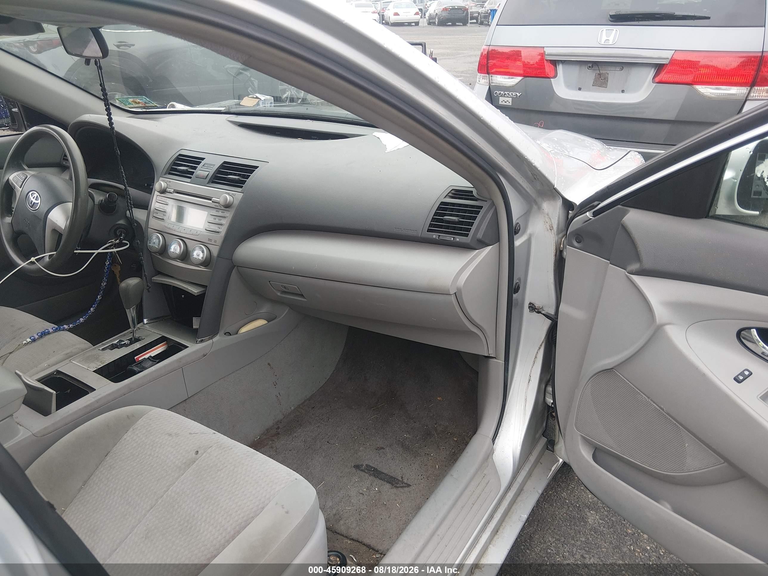 2011 Toyota Camry Le Gray vin: 4T1BF3EK2BU654749