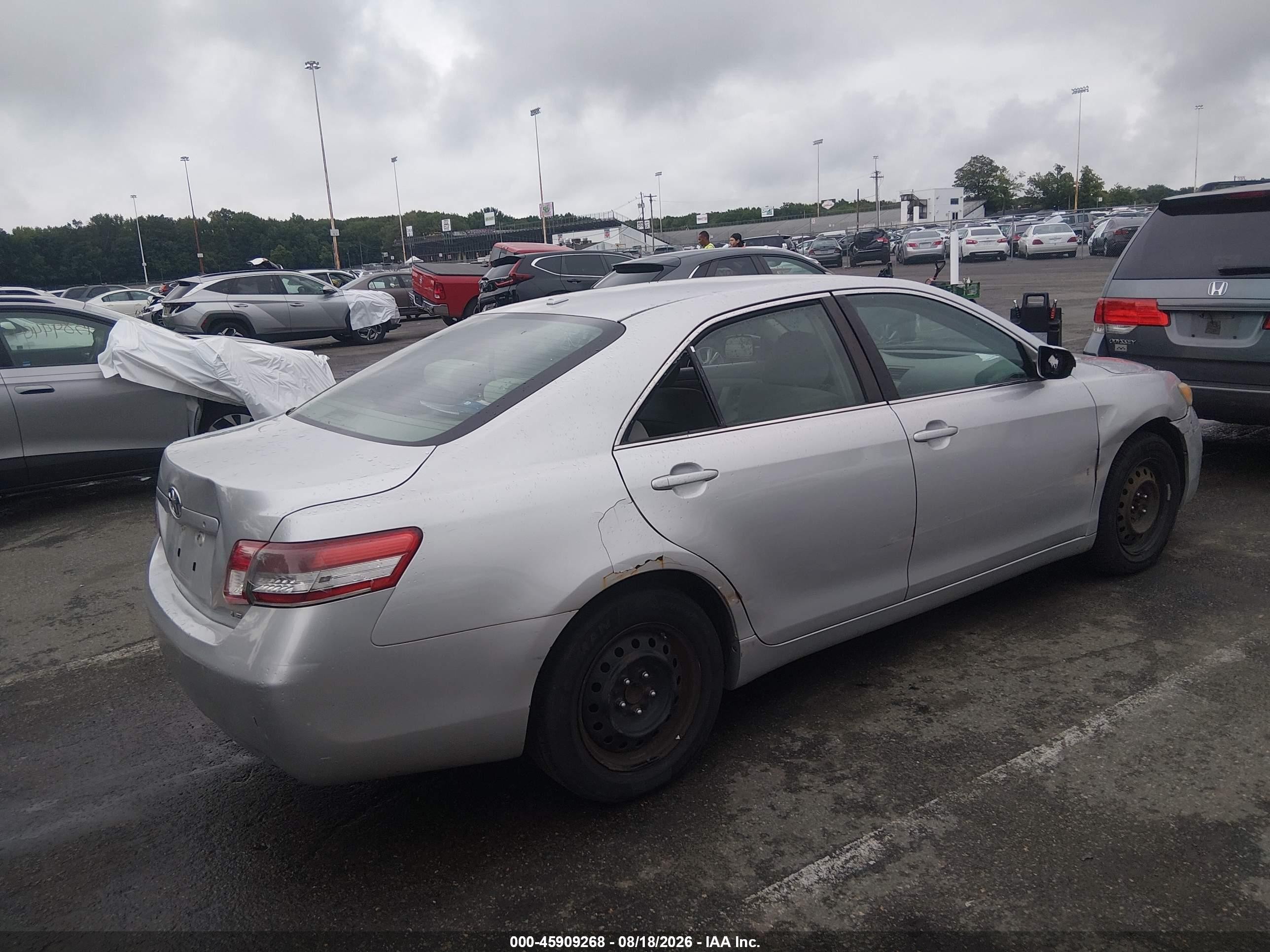 2011 Toyota Camry Le Gray vin: 4T1BF3EK2BU654749