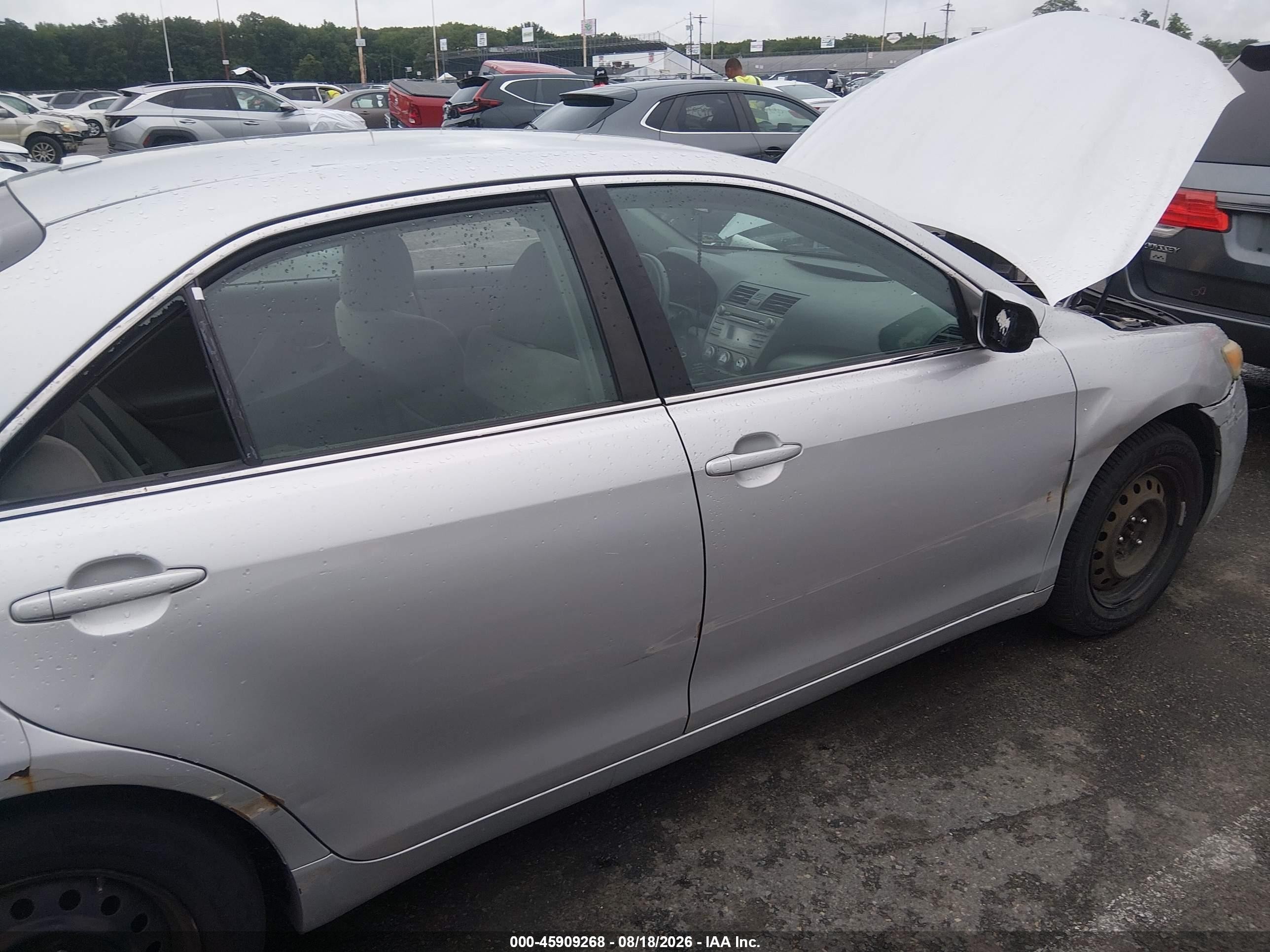 2011 Toyota Camry Le Gray vin: 4T1BF3EK2BU654749