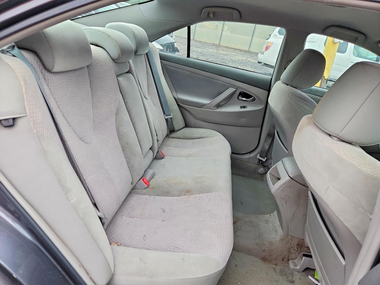 2011 Toyota Camry Le Gray vin: 4T1BF3EK2BU670417