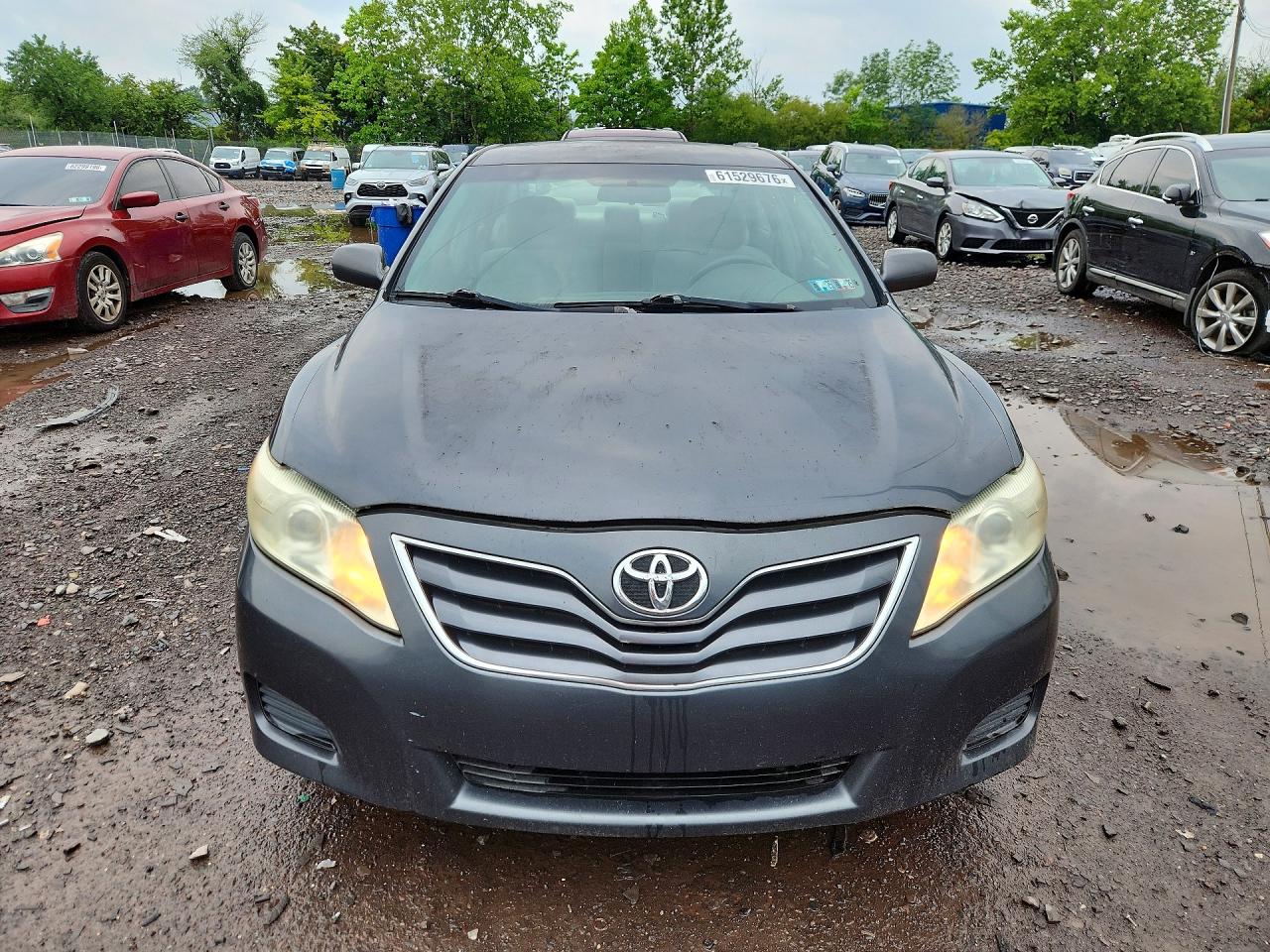 2011 Toyota Camry Le Gray vin: 4T1BF3EK2BU670417