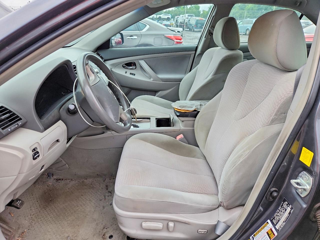 2011 Toyota Camry Le Gray vin: 4T1BF3EK2BU670417
