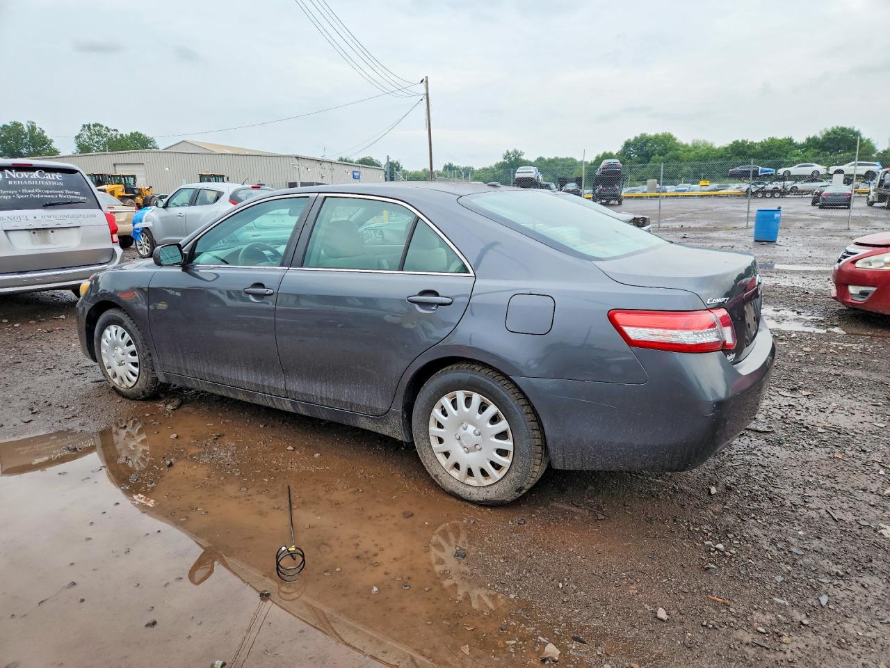 2011 Toyota Camry Le Gray vin: 4T1BF3EK2BU670417