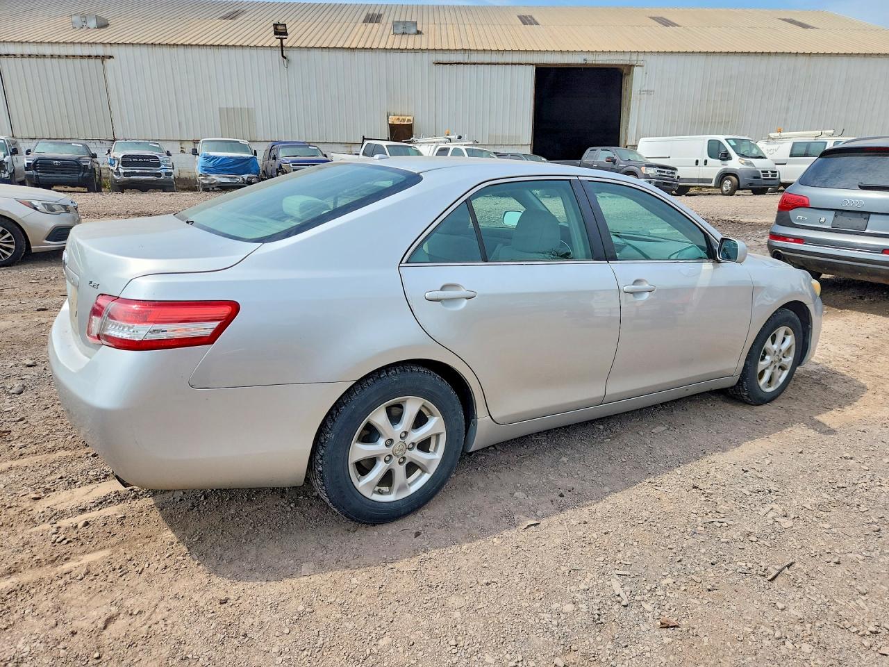2011 Toyota Camry Le Серебряный vin: 4T1BF3EK2BU675780