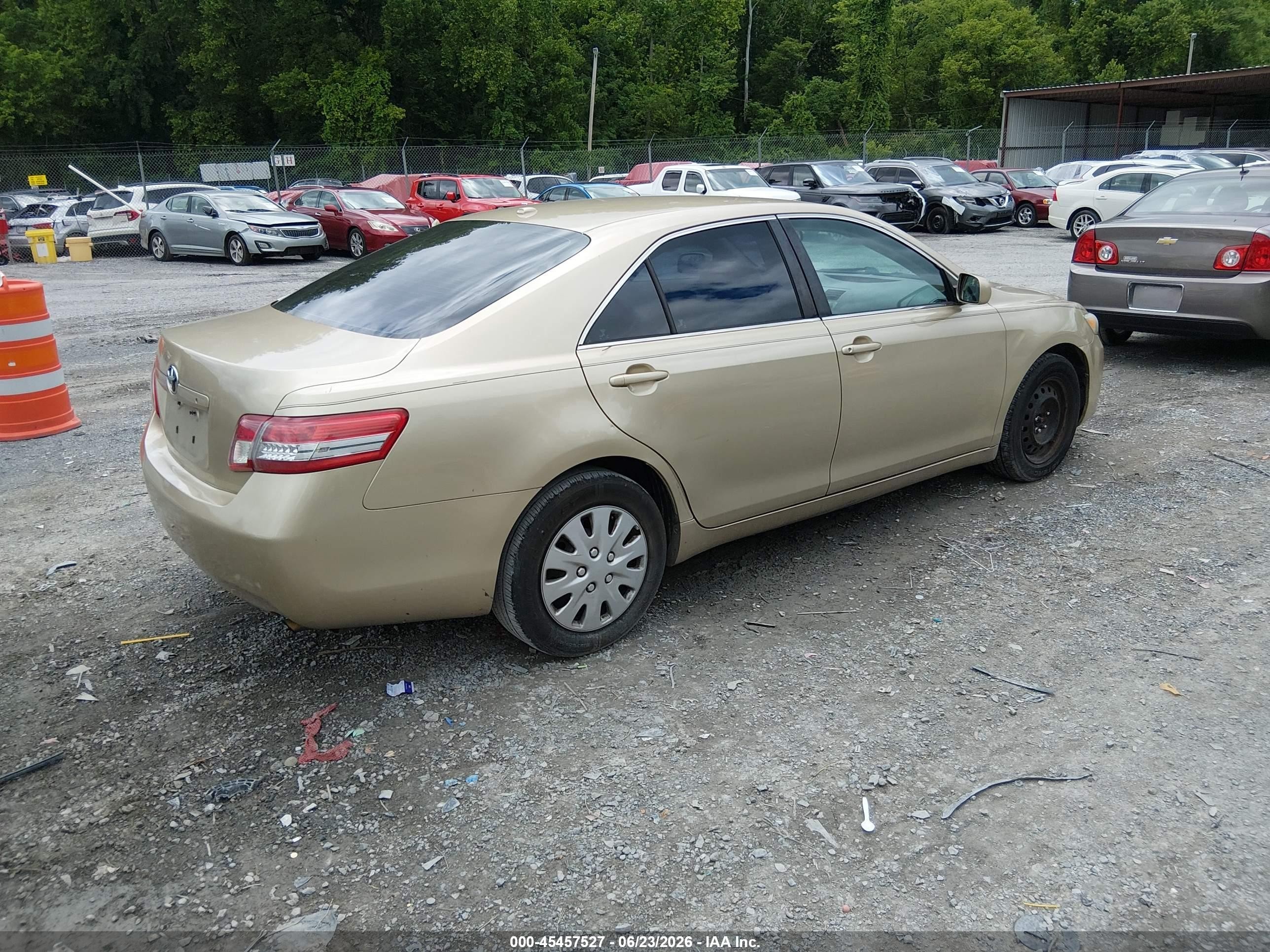 2011 Toyota Camry   Gold vin: 4T1BF3EK2BU677772