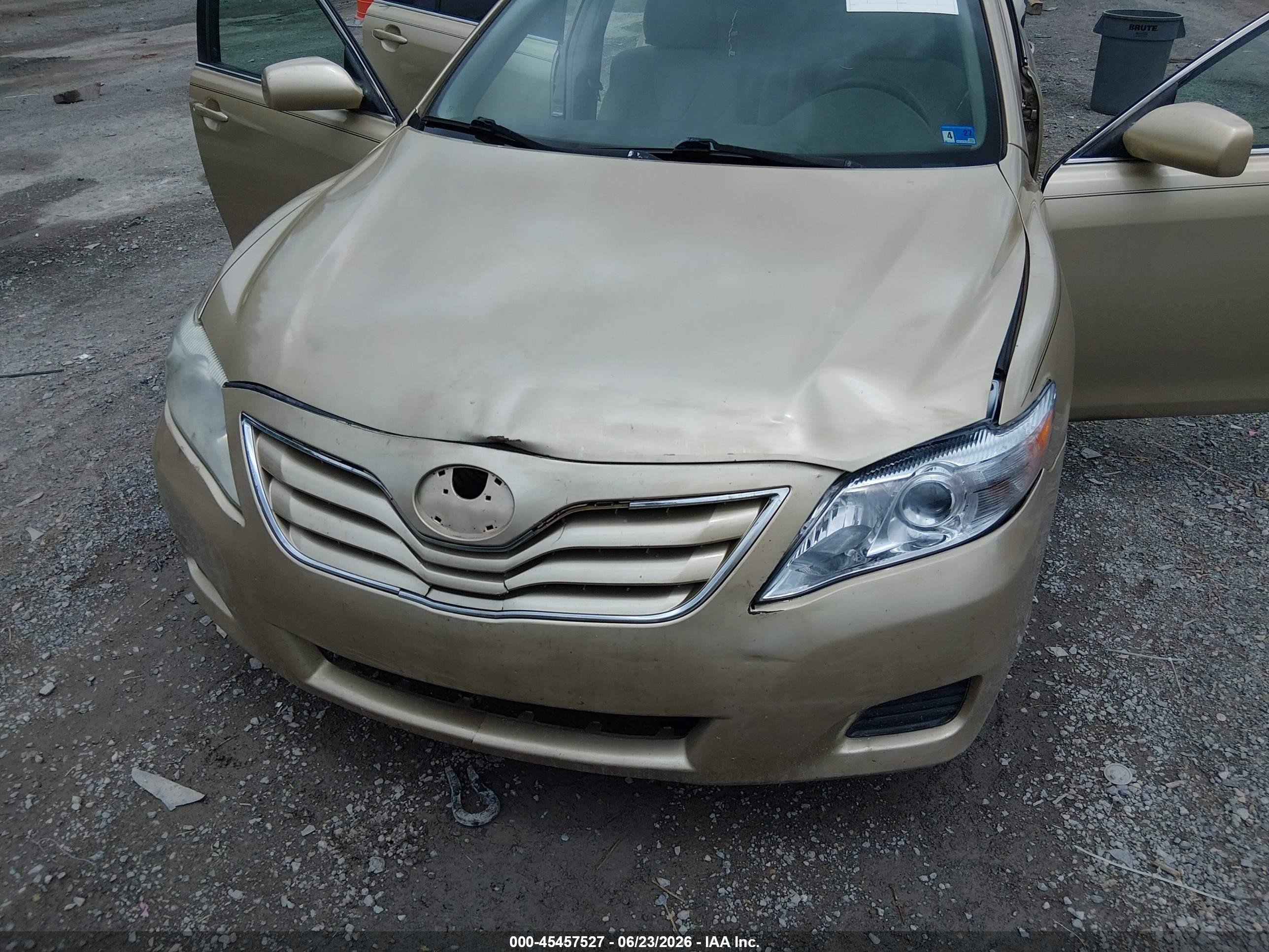 2011 Toyota Camry   Gold vin: 4T1BF3EK2BU677772