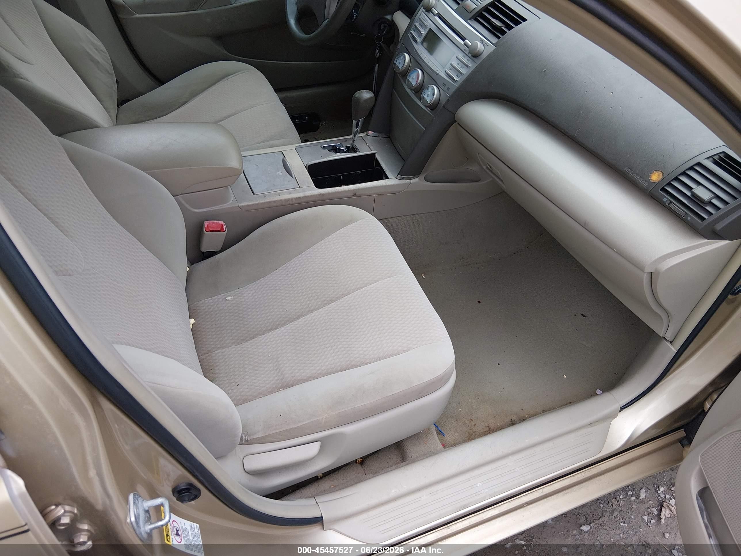 2011 Toyota Camry   Gold vin: 4T1BF3EK2BU677772