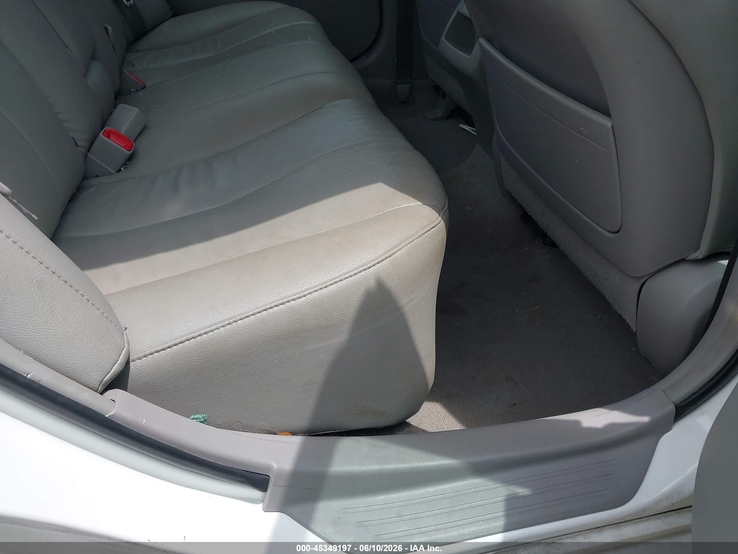 2011 Toyota Camry Le White vin: 4T1BF3EK2BU678016