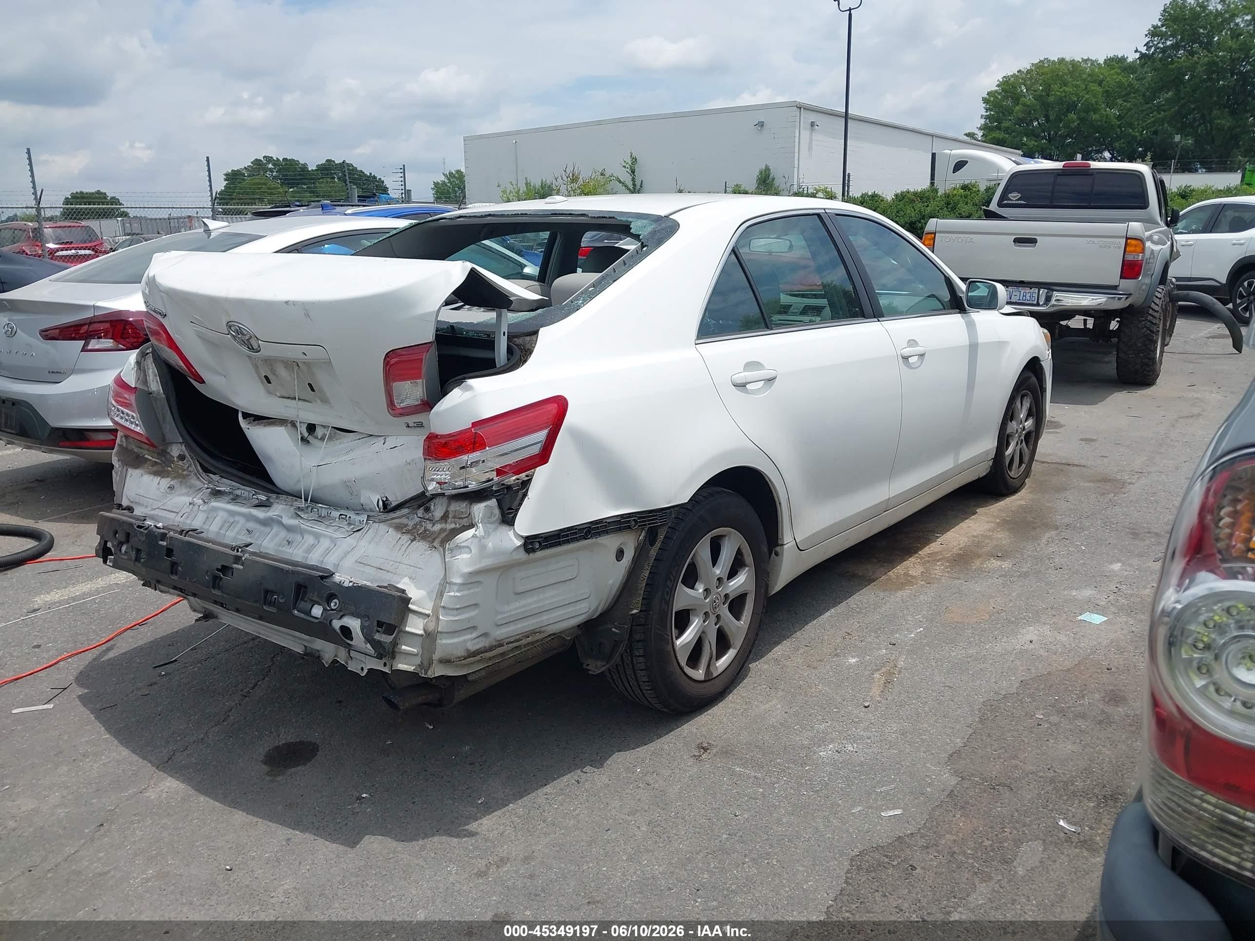 2011 Toyota Camry Le White vin: 4T1BF3EK2BU678016