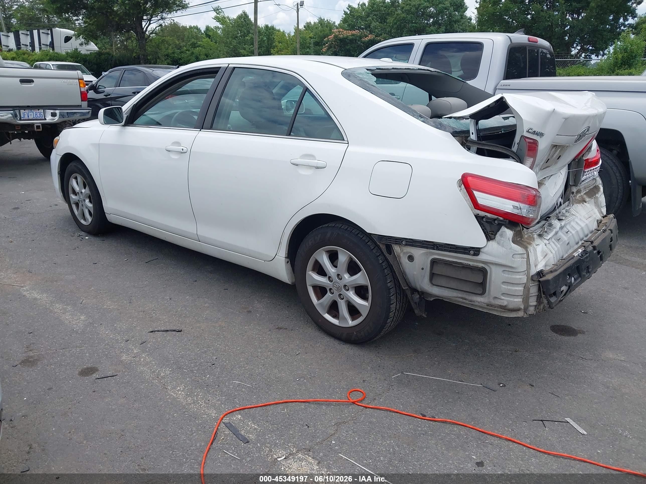 2011 Toyota Camry Le White vin: 4T1BF3EK2BU678016