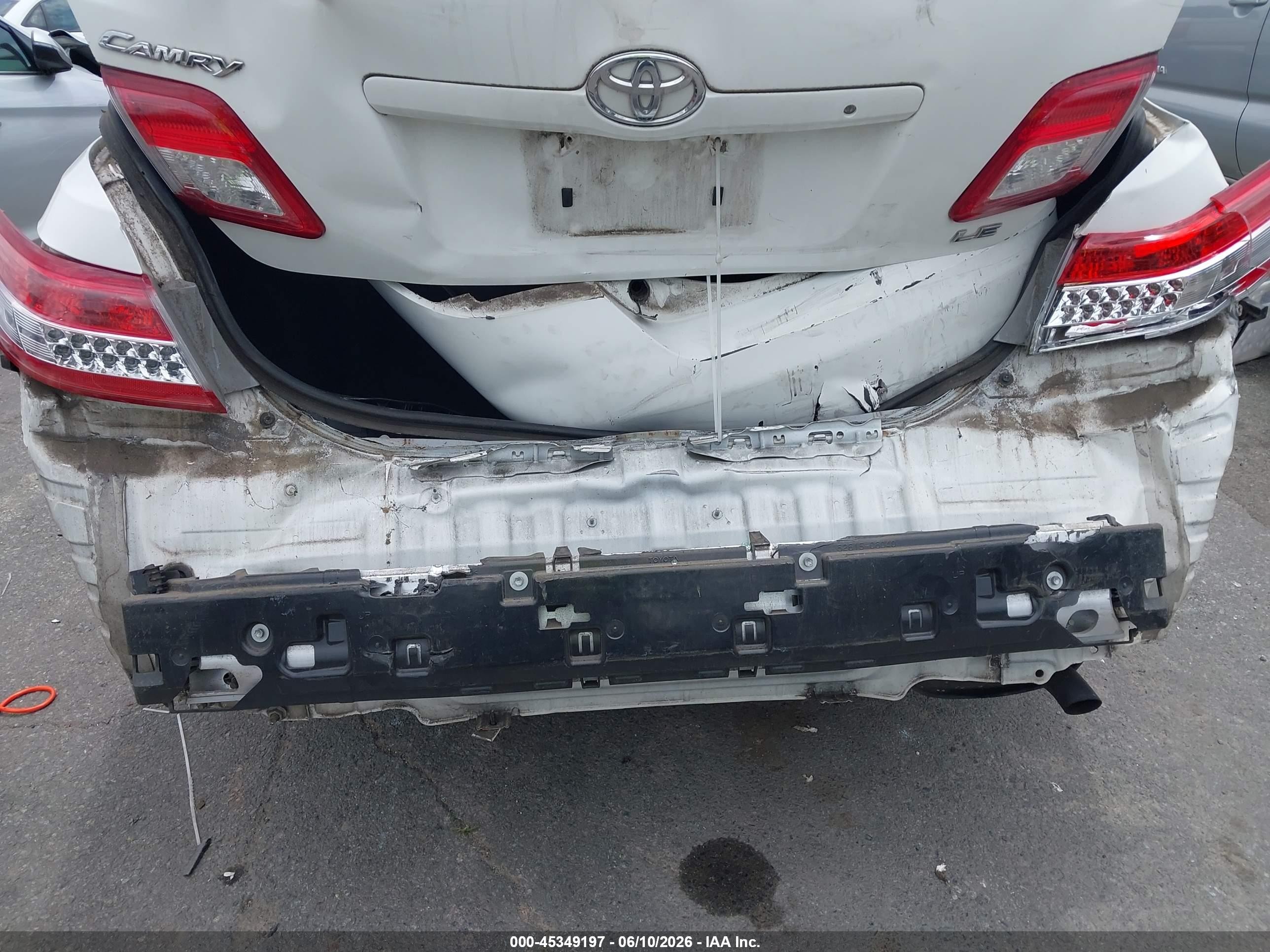 2011 Toyota Camry Le White vin: 4T1BF3EK2BU678016