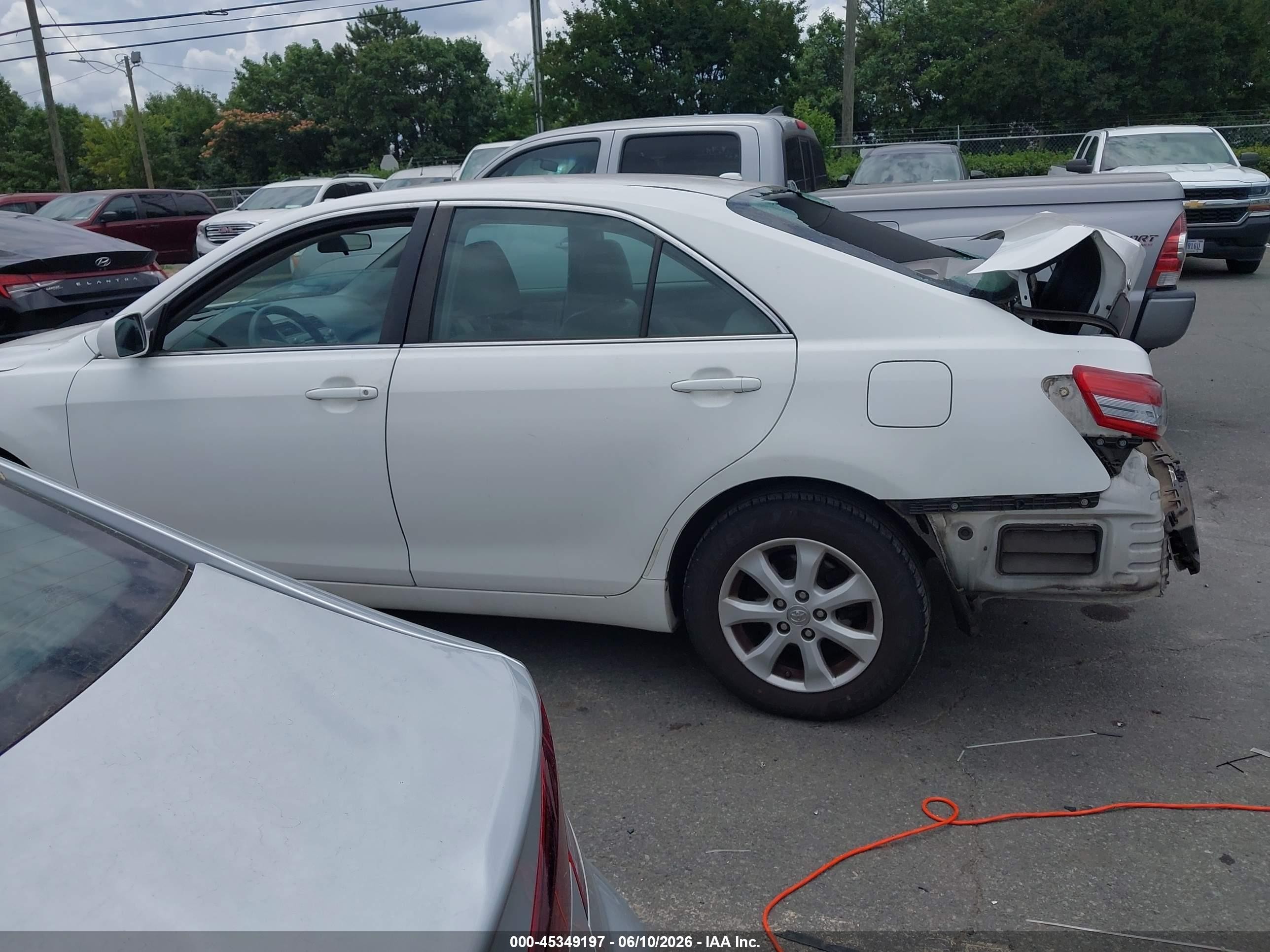 2011 Toyota Camry Le White vin: 4T1BF3EK2BU678016