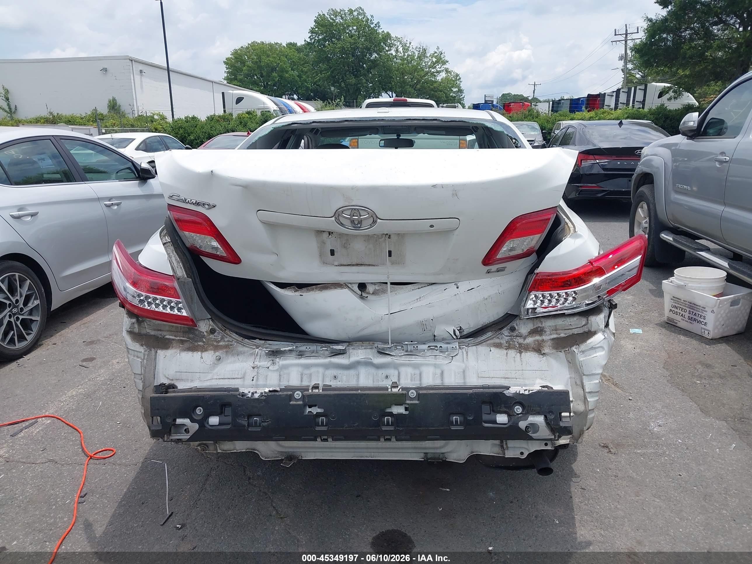 2011 Toyota Camry Le White vin: 4T1BF3EK2BU678016