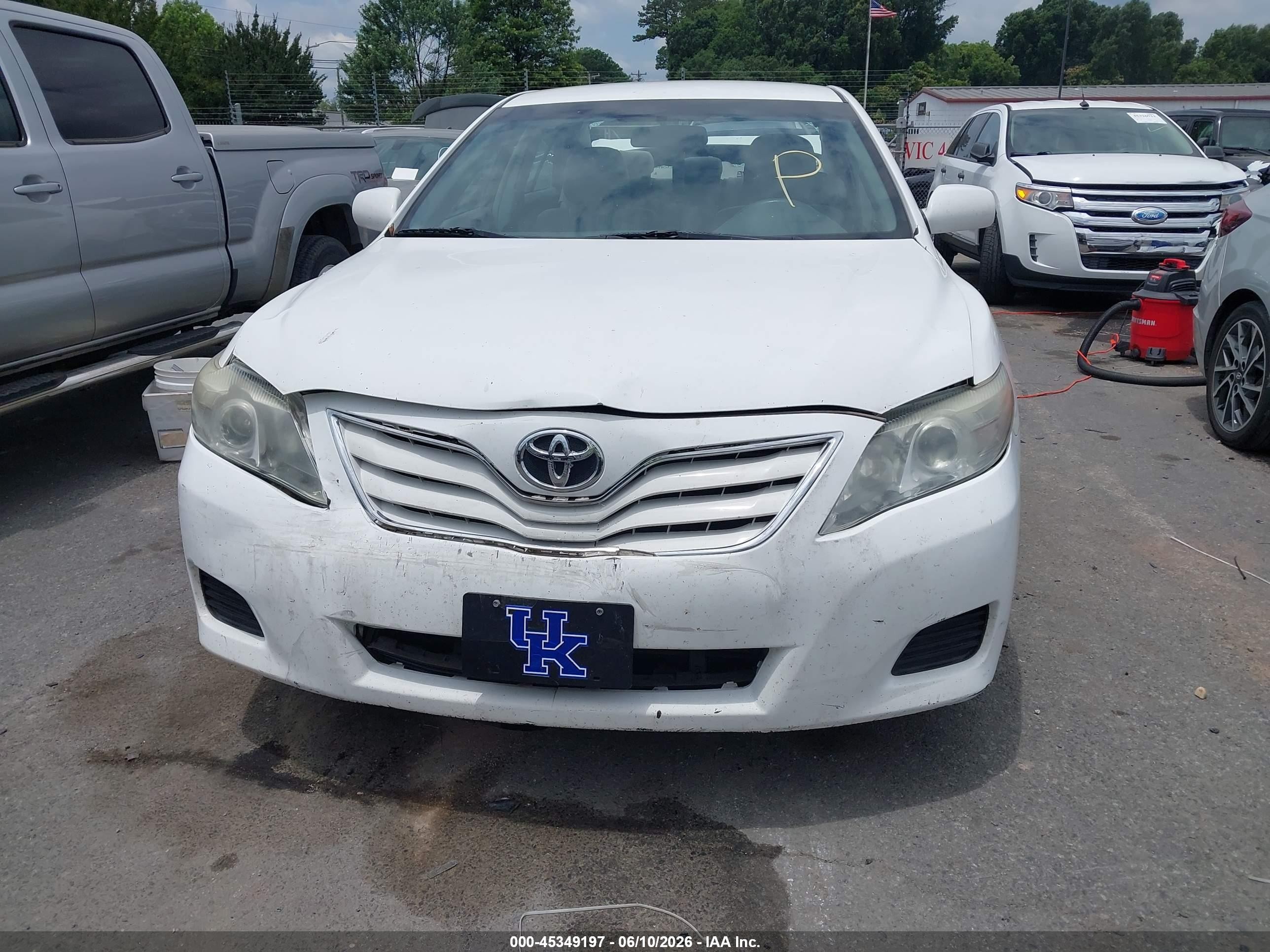 2011 Toyota Camry Le White vin: 4T1BF3EK2BU678016