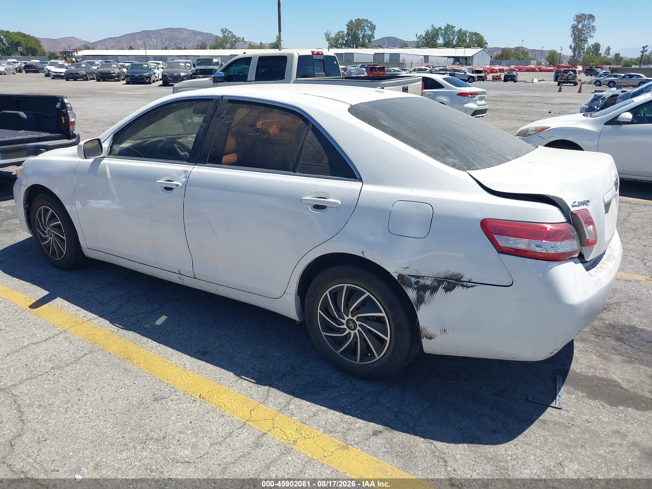 2011 Toyota Camry Le White vin: 4T1BF3EK2BU681840