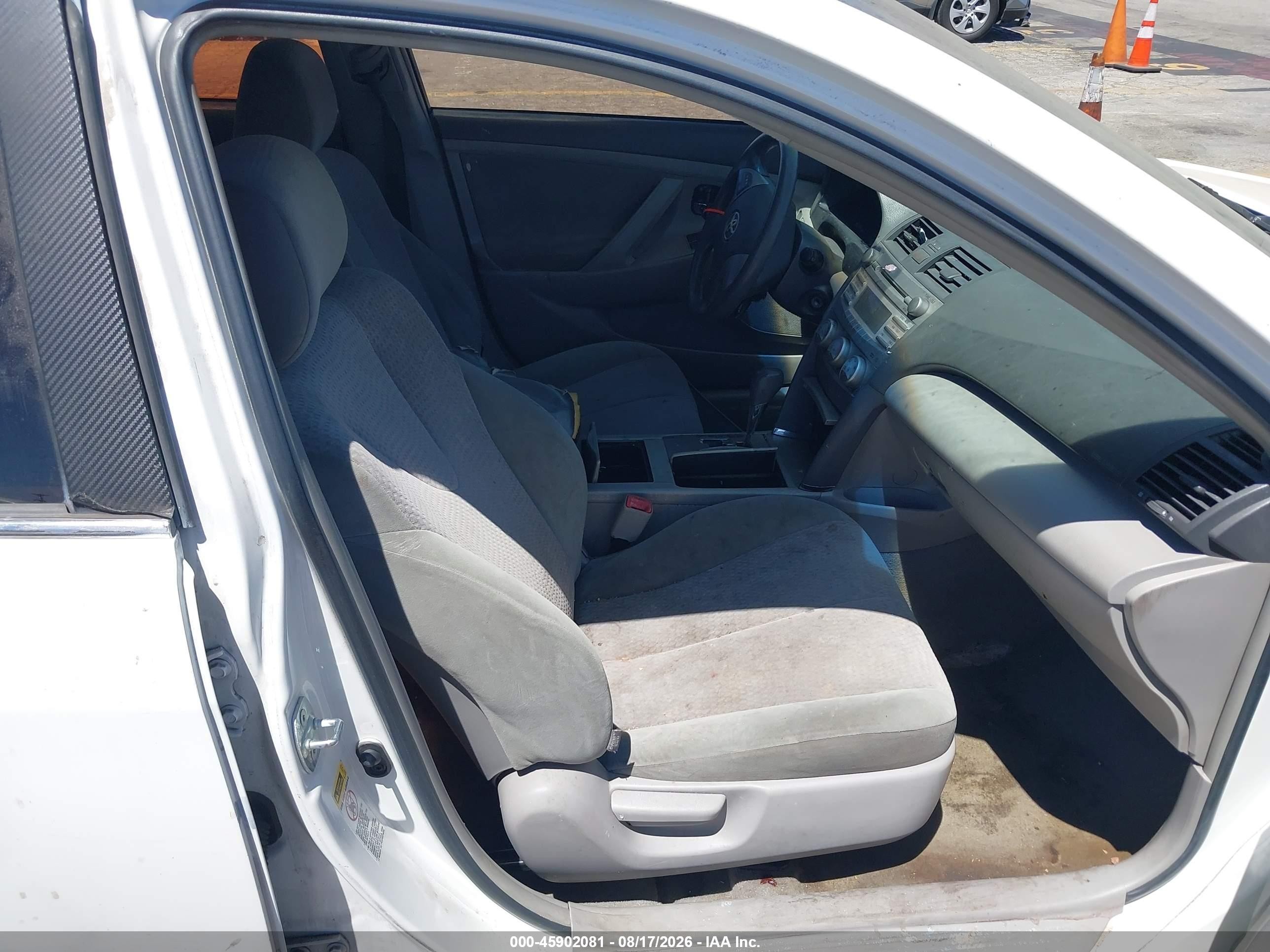2011 Toyota Camry Le White vin: 4T1BF3EK2BU681840