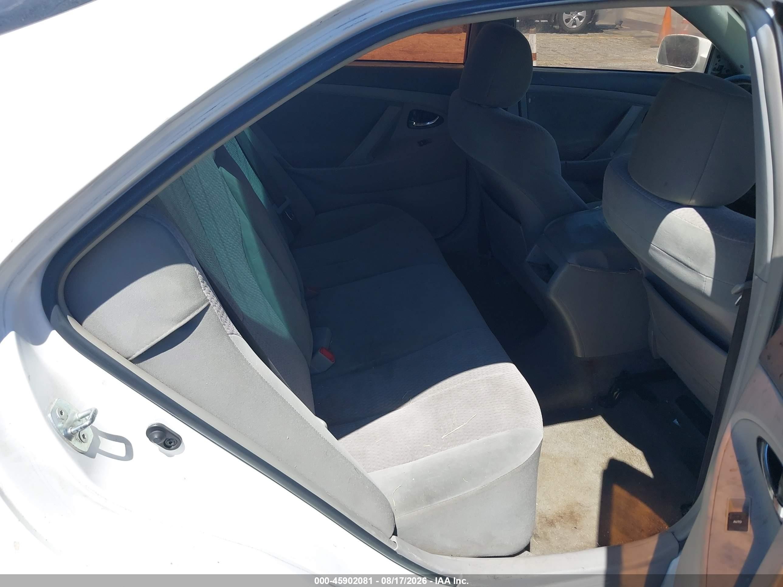 2011 Toyota Camry Le White vin: 4T1BF3EK2BU681840