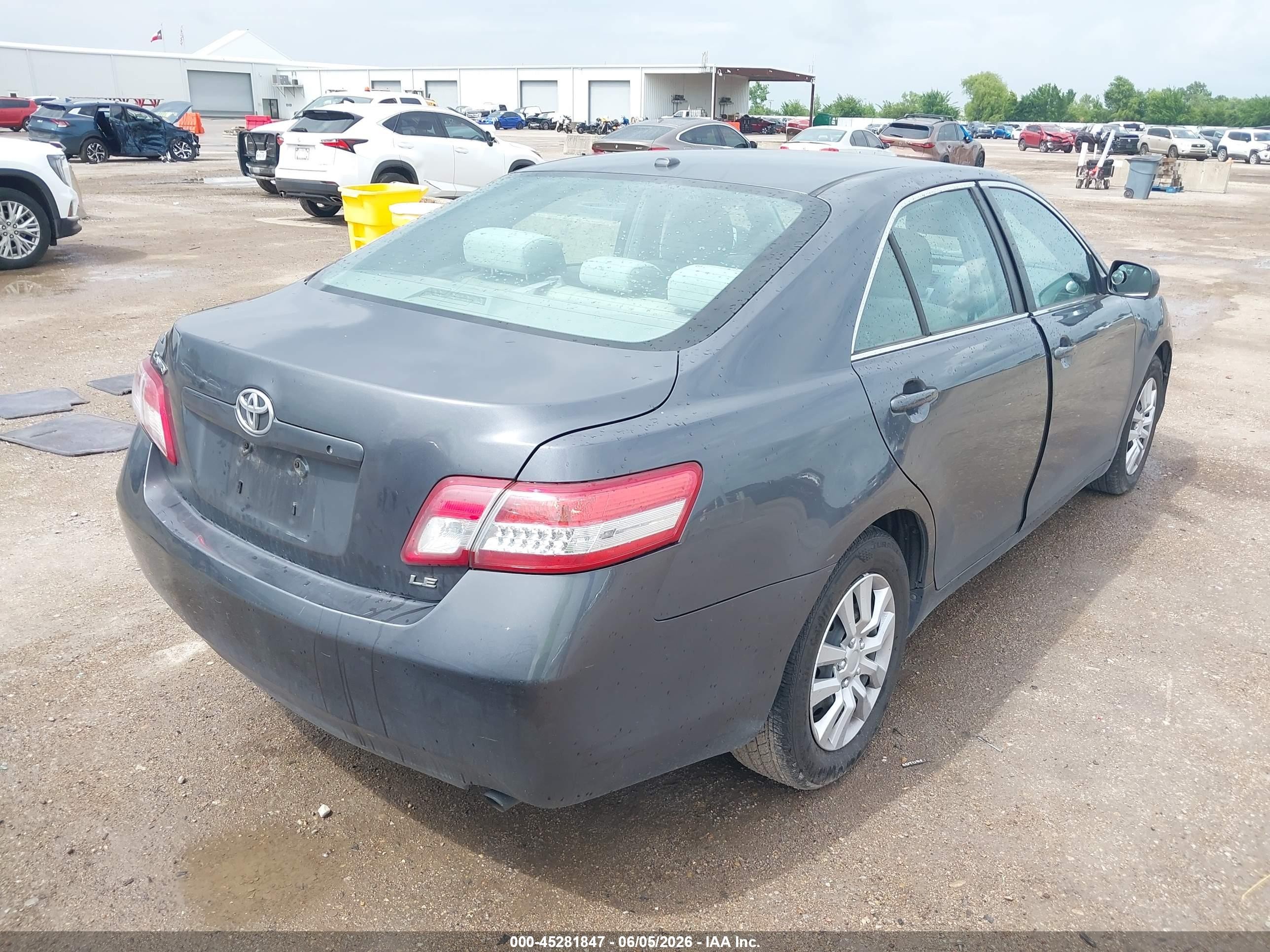 2011 Toyota Camry Le Серый vin: 4T1BF3EK2BU688108