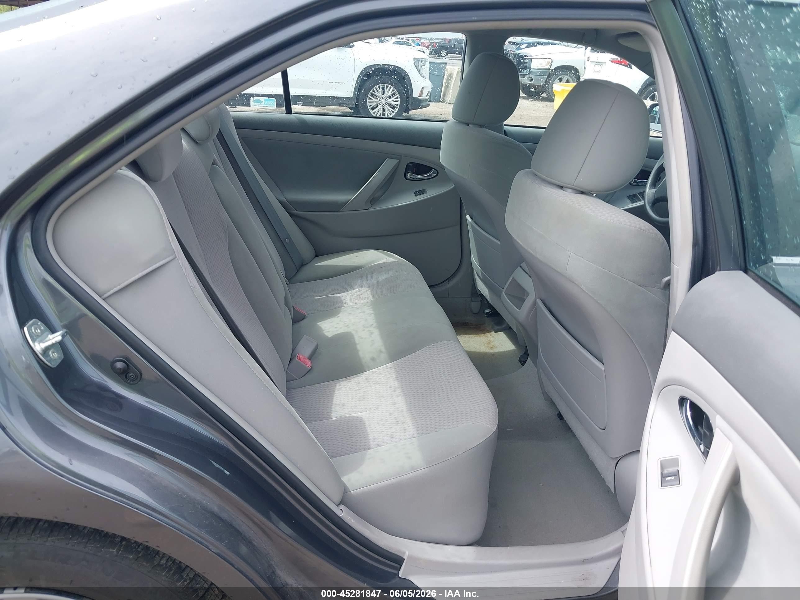 2011 Toyota Camry Le Серый vin: 4T1BF3EK2BU688108