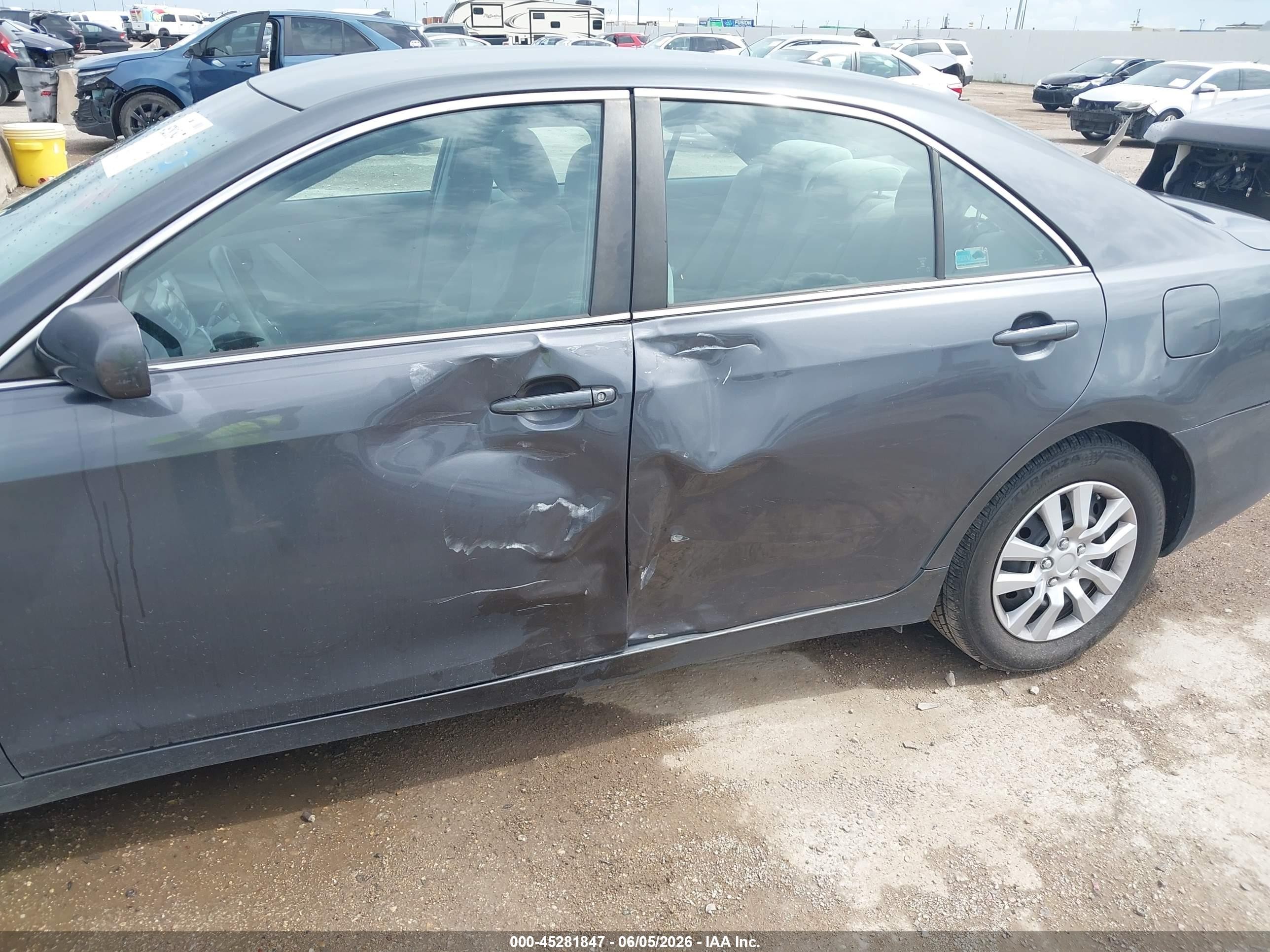 2011 Toyota Camry Le Серый vin: 4T1BF3EK2BU688108