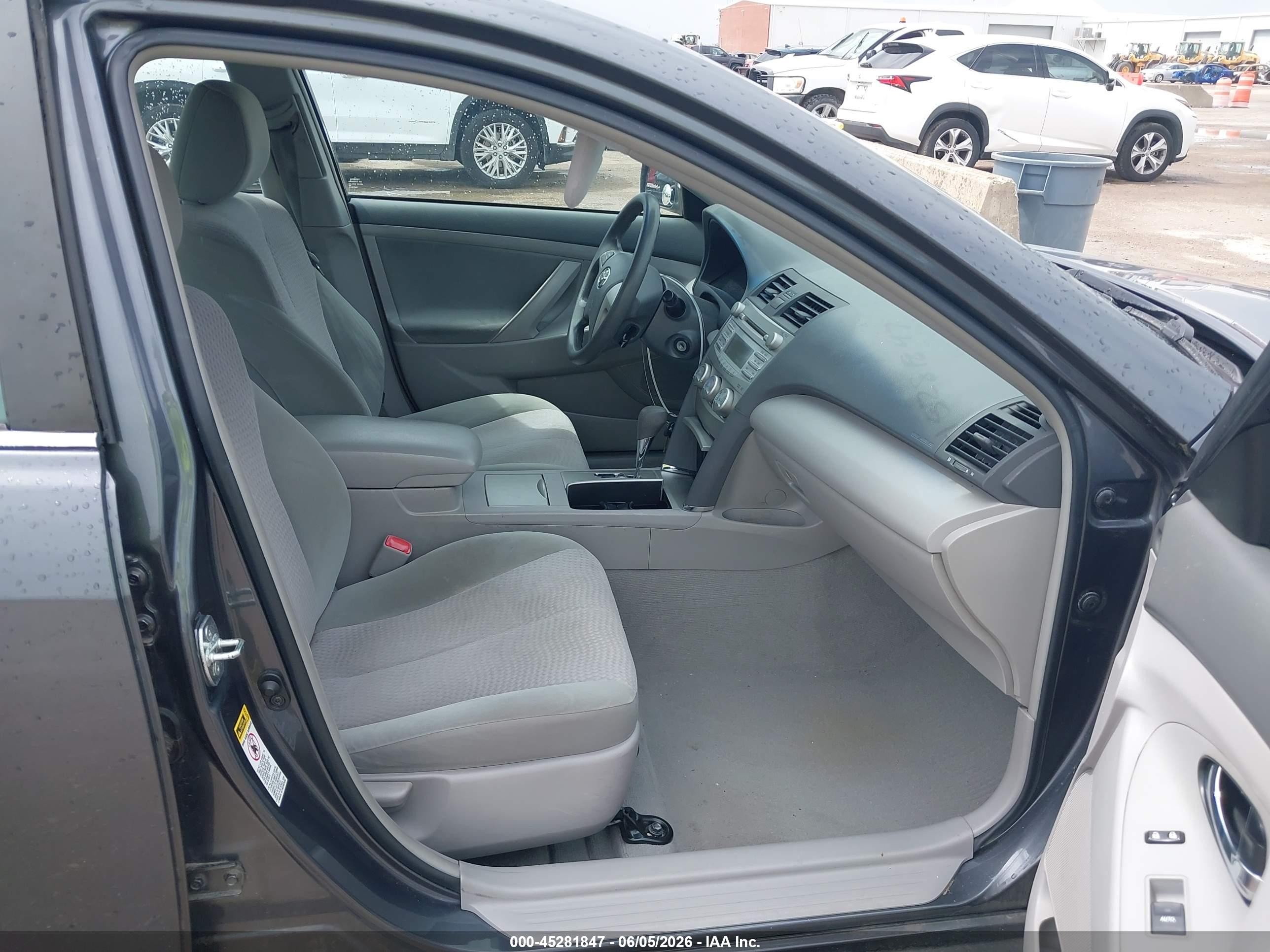 2011 Toyota Camry Le Серый vin: 4T1BF3EK2BU688108