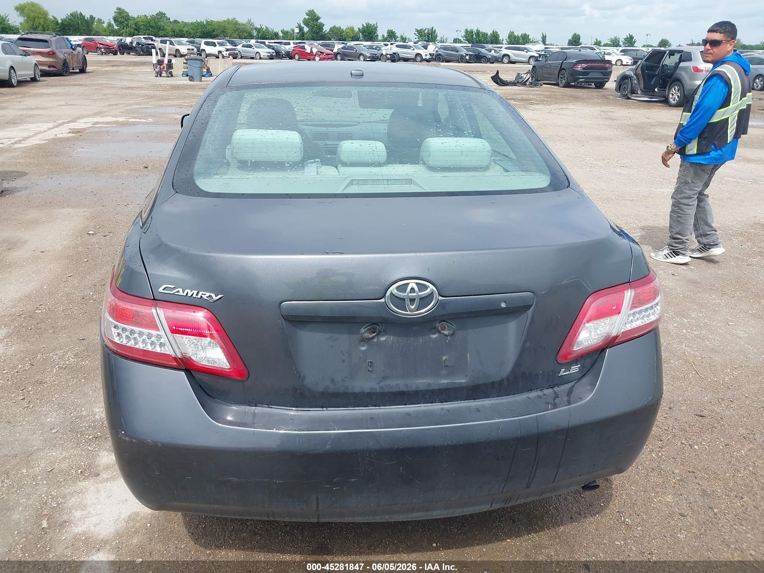 2011 Toyota Camry Le Серый vin: 4T1BF3EK2BU688108
