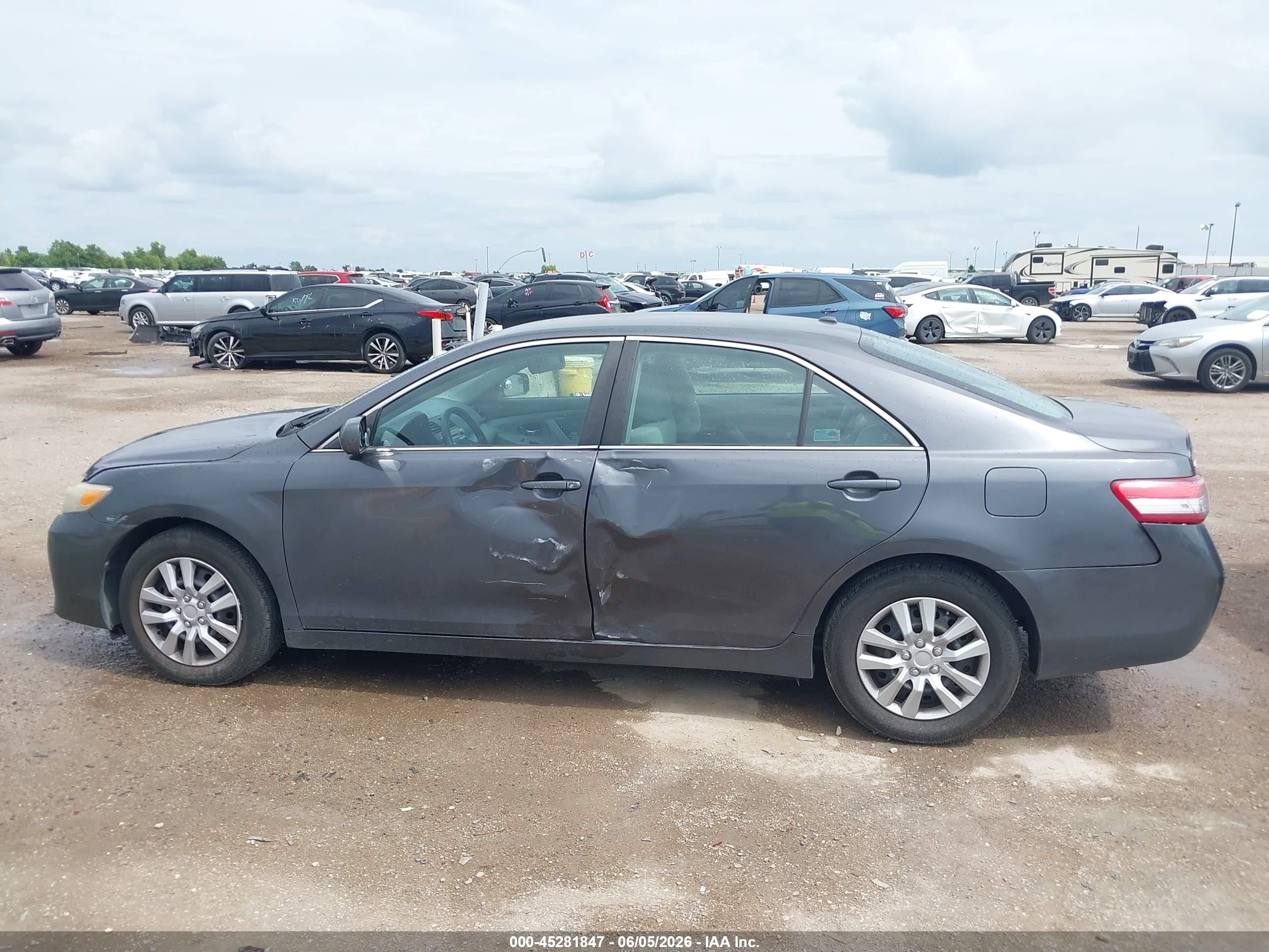 2011 Toyota Camry Le Серый vin: 4T1BF3EK2BU688108