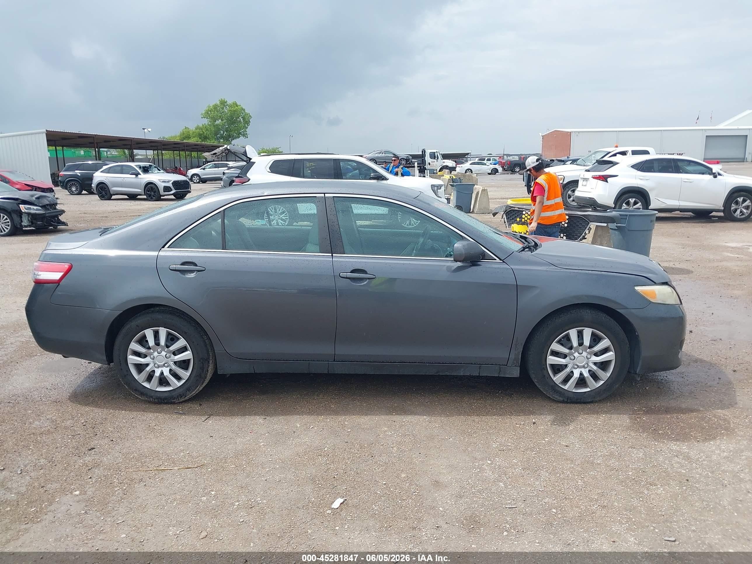 2011 Toyota Camry Le Серый vin: 4T1BF3EK2BU688108