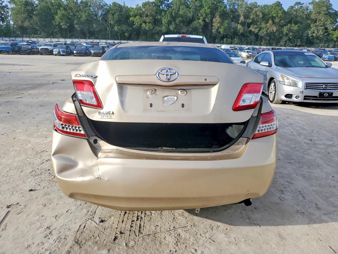 2011 Toyota Camry Base Gold vin: 4T1BF3EK2BU696659